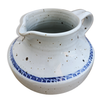 Pitcher in speckled sandstone