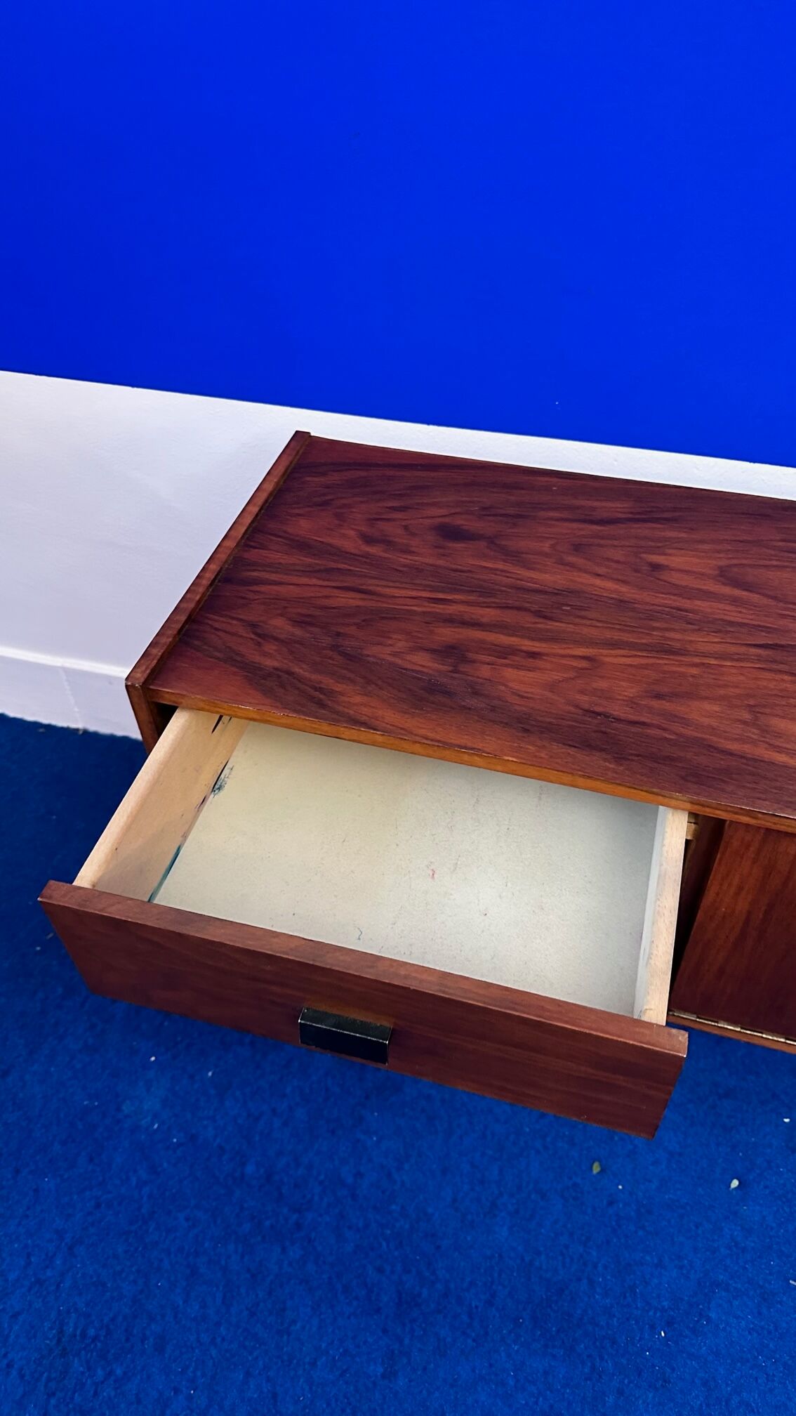 Mini enfilade of the years feet compass of the 60s