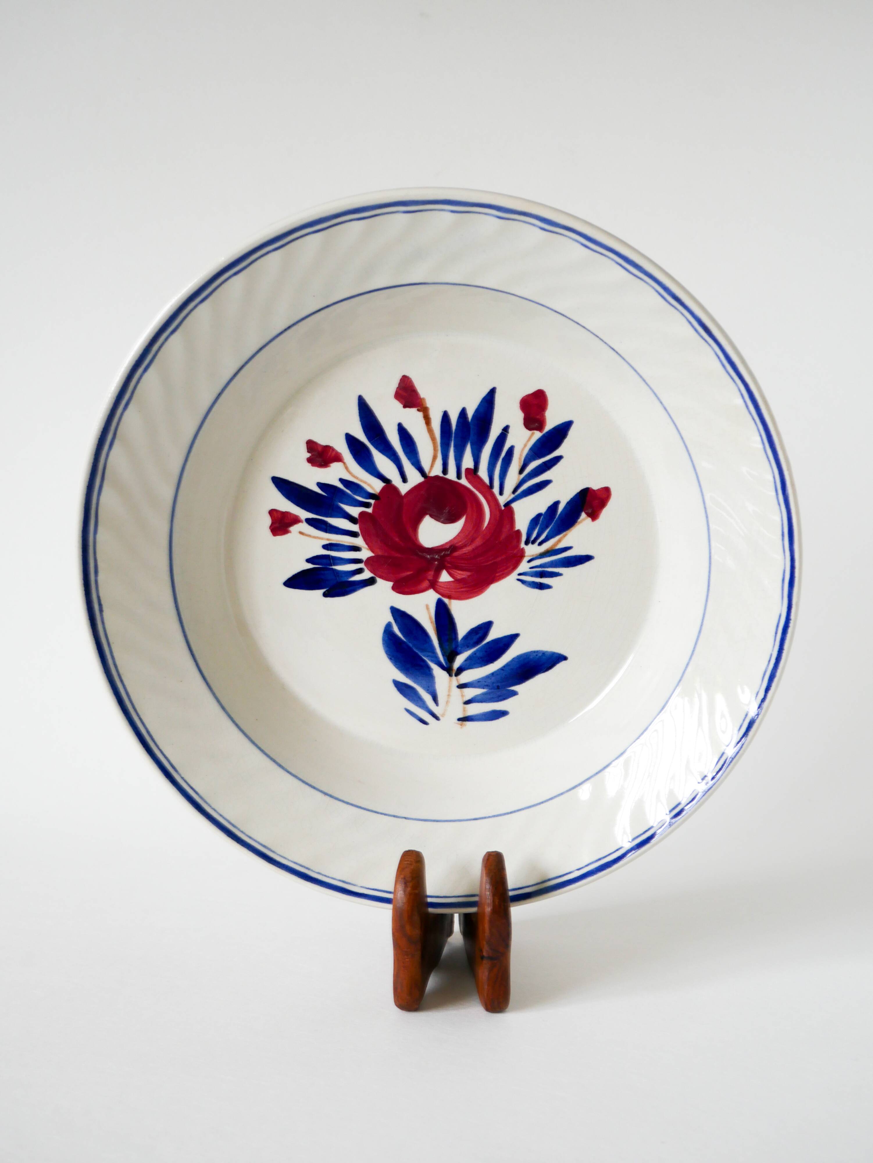 Gien pleated hollow dish, pink and blue flowers, 1950