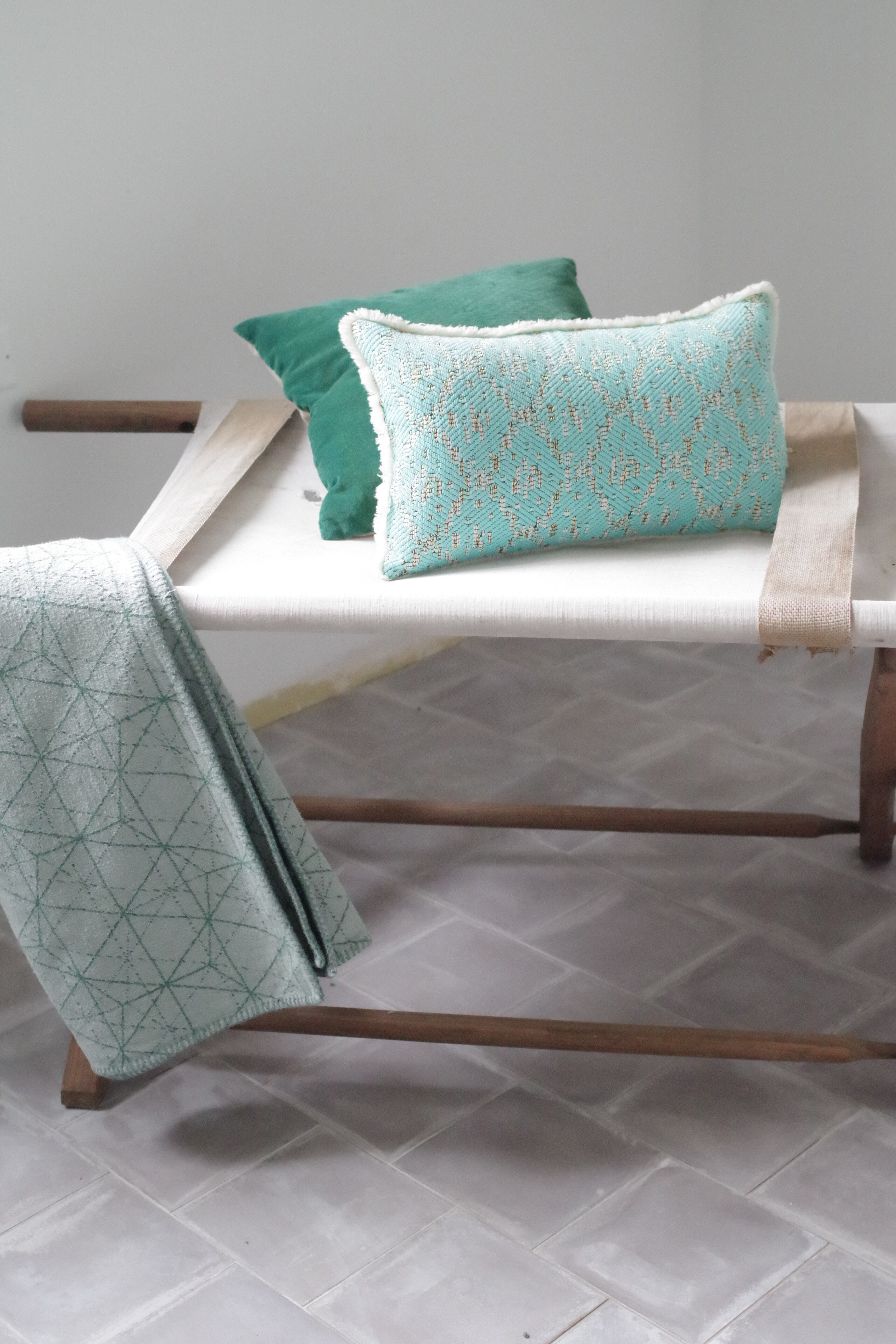 Military camp bed - bed day bench