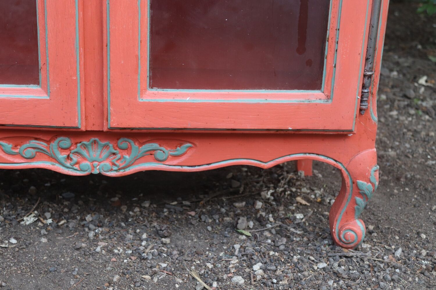 Buffet vitrine rouge terracota