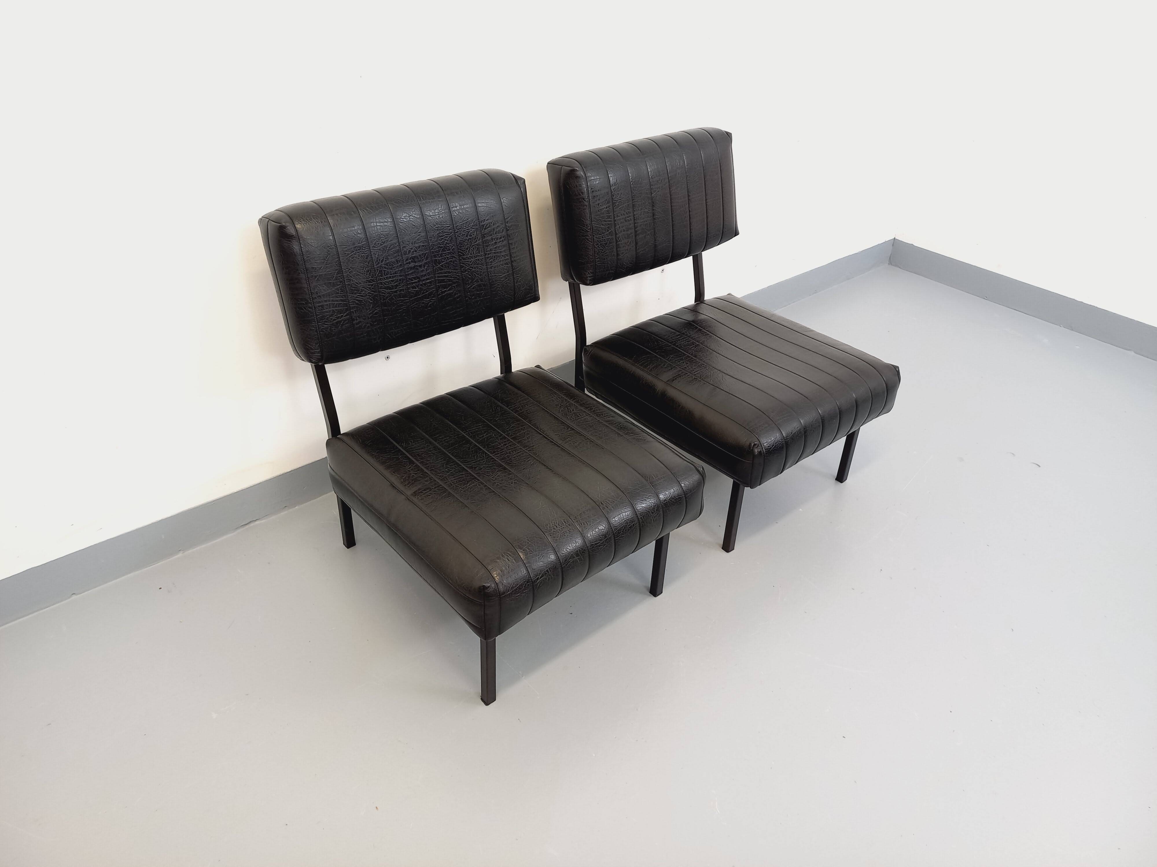 Set of 2 vintage modernist armchairs in black faux leather and metal.