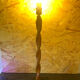 Pied de lampe torsadé en bois