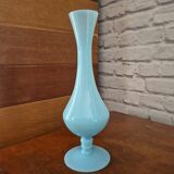 Vase en opaline bleu ciel vintage