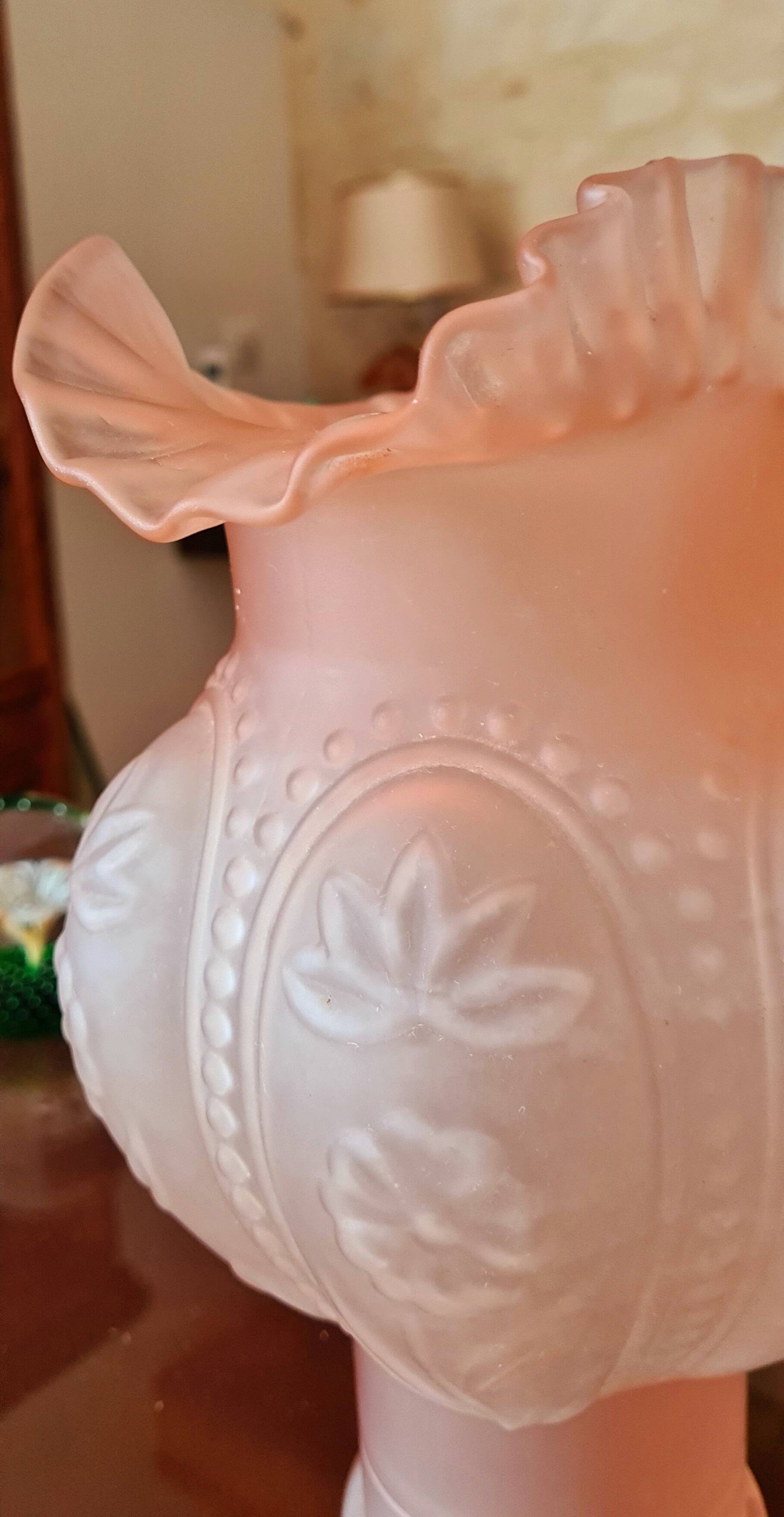 Large Art Deco vase with lace collar