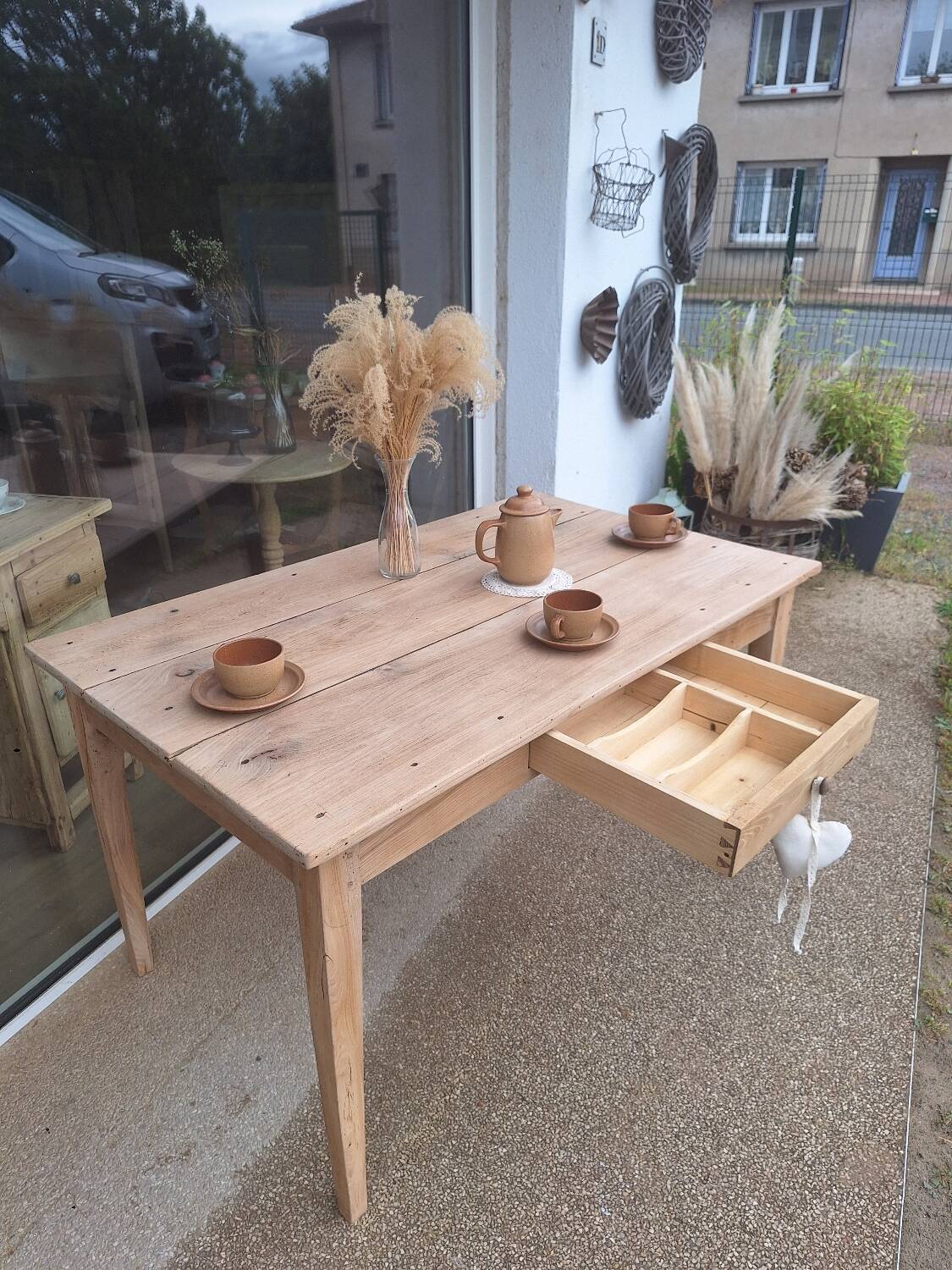 Farm table