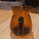 Pichet / carafe en verre ambré