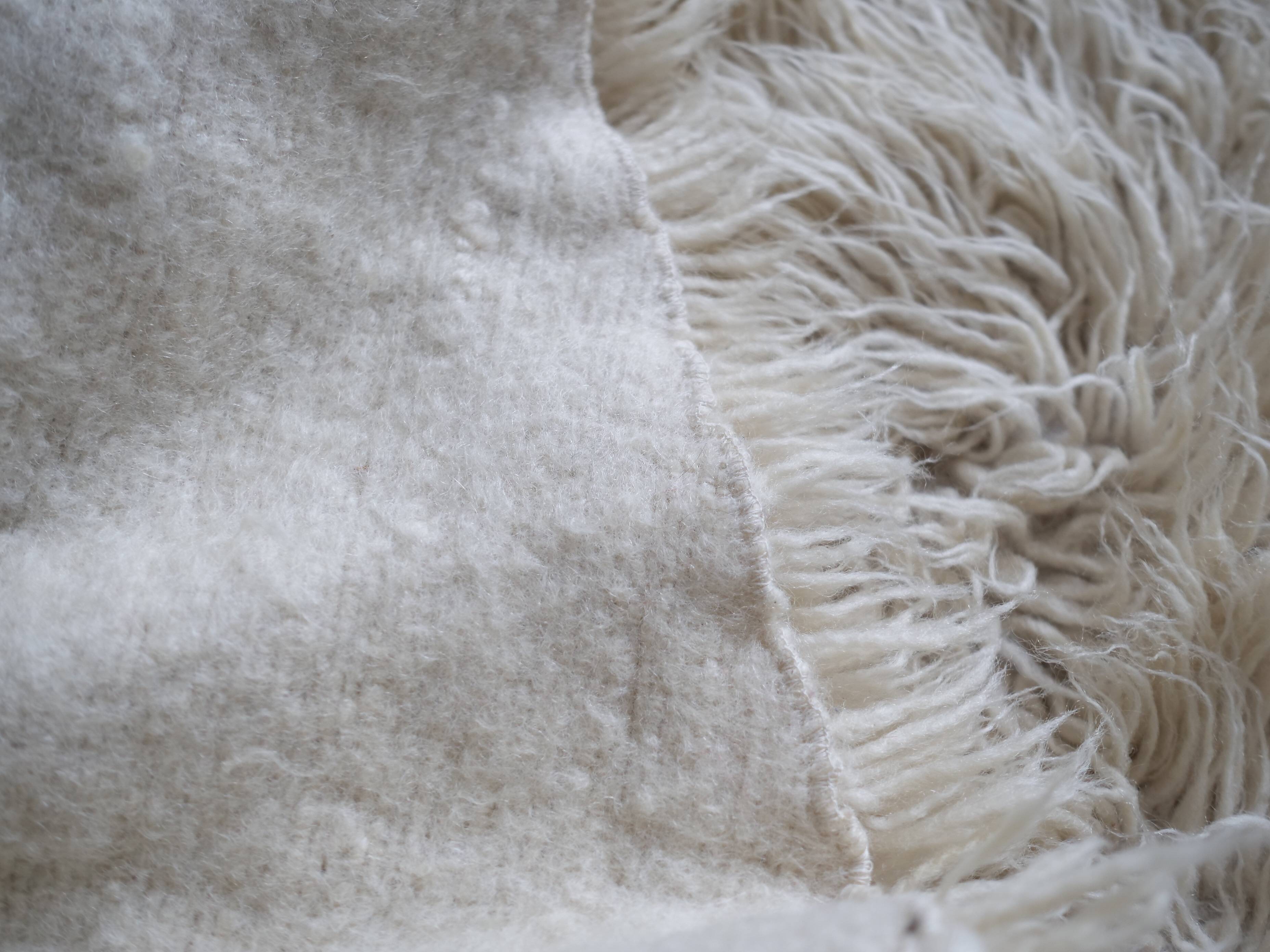 Vintage ecru natural wool round rug