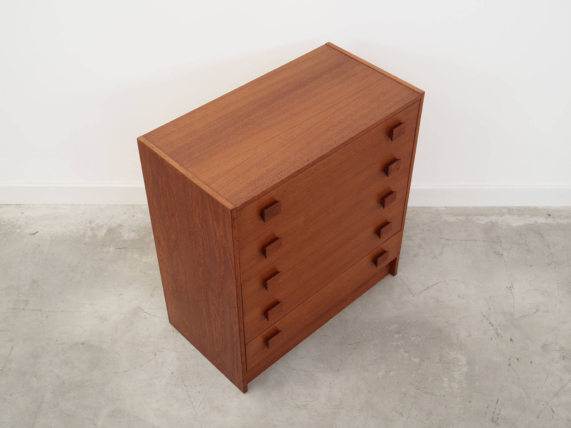 Commode en teck, design danois, années 70, production : Danemark