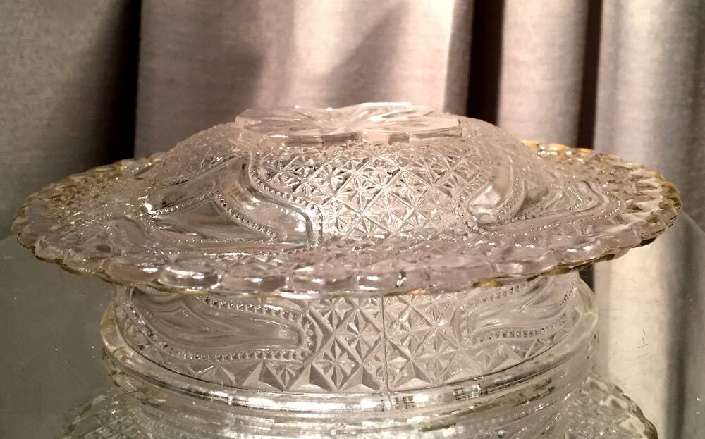 Butter dish or candy dish in pressed glass molded with golden rim