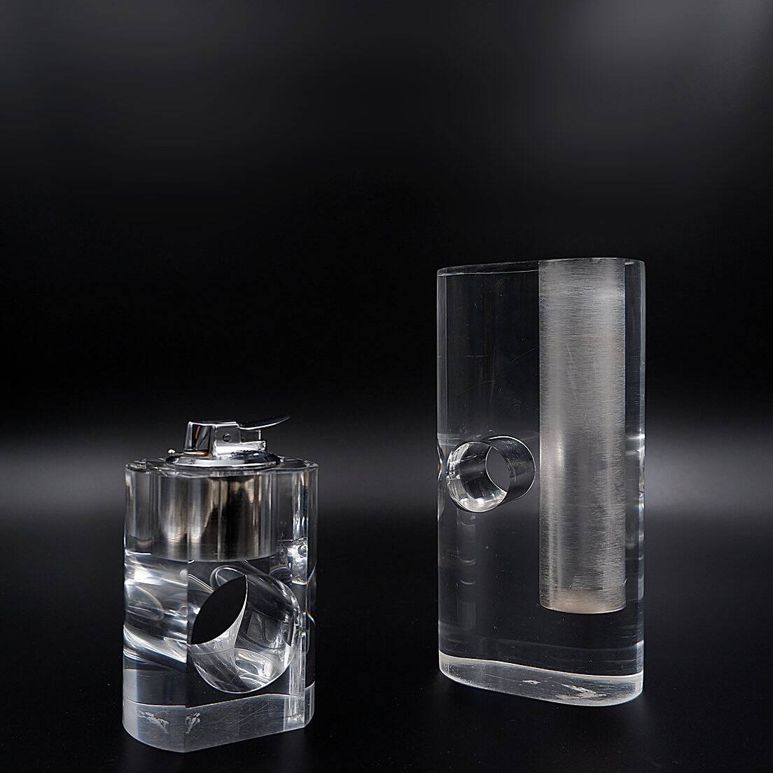 Vintage 1970s lucite Ronson table lighter