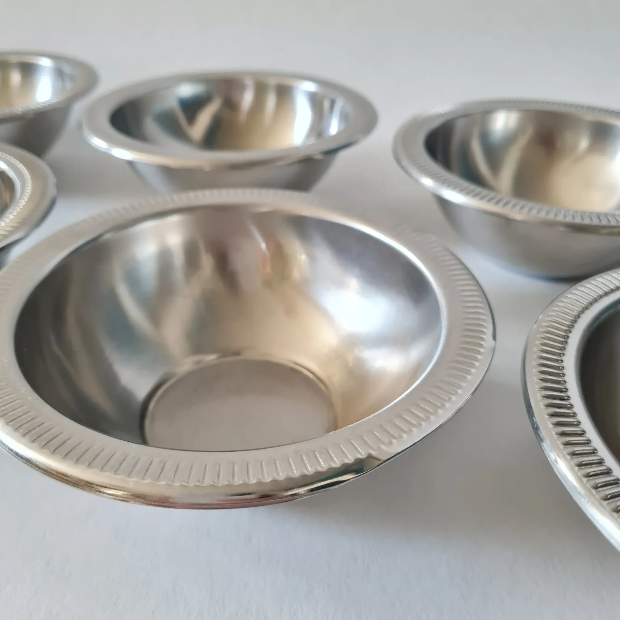 Set of 6 small vintage stainless steel bowls Set of 6 small bowls