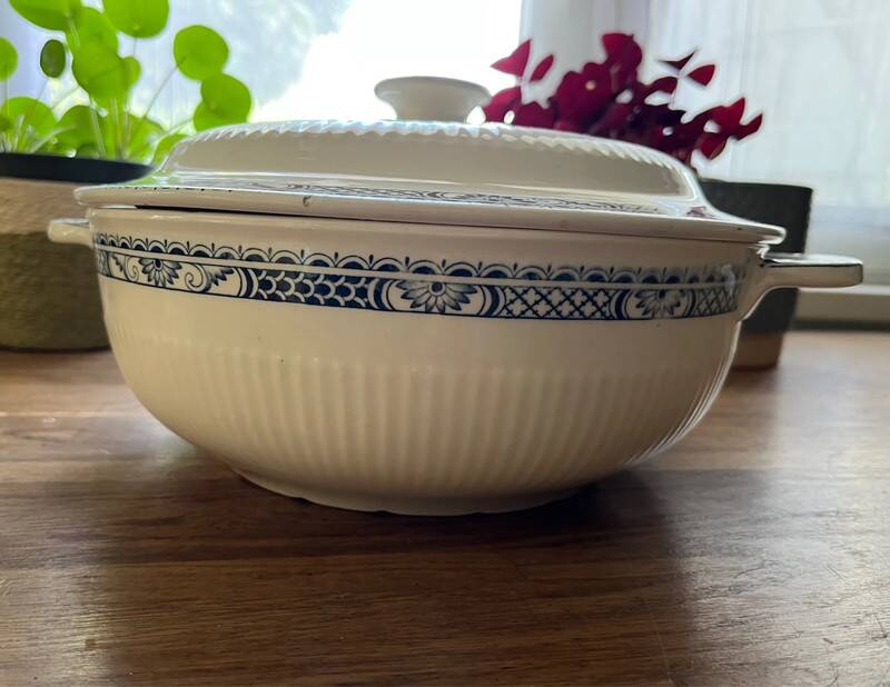 Antique earthenware vegetable dish Salins - Terre de fer