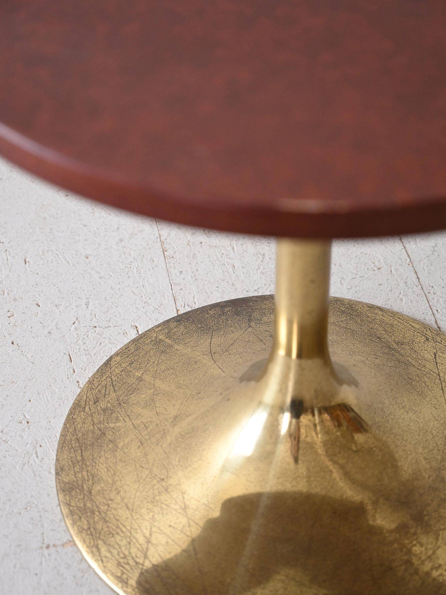 Table basse ronde vintage en cuir et métal