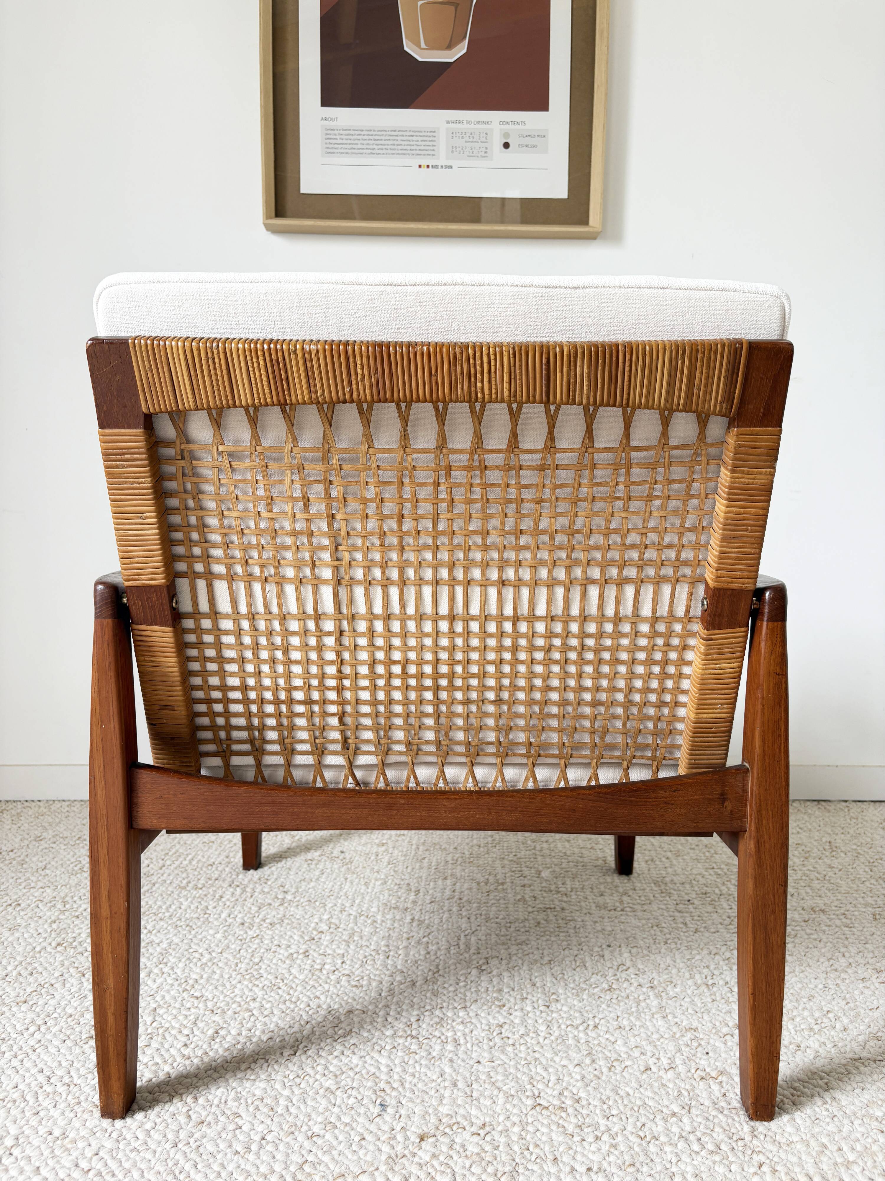 Paire de fauteuils 519 Hans Olsen teck et rotin