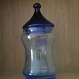 Pot en verre bleu