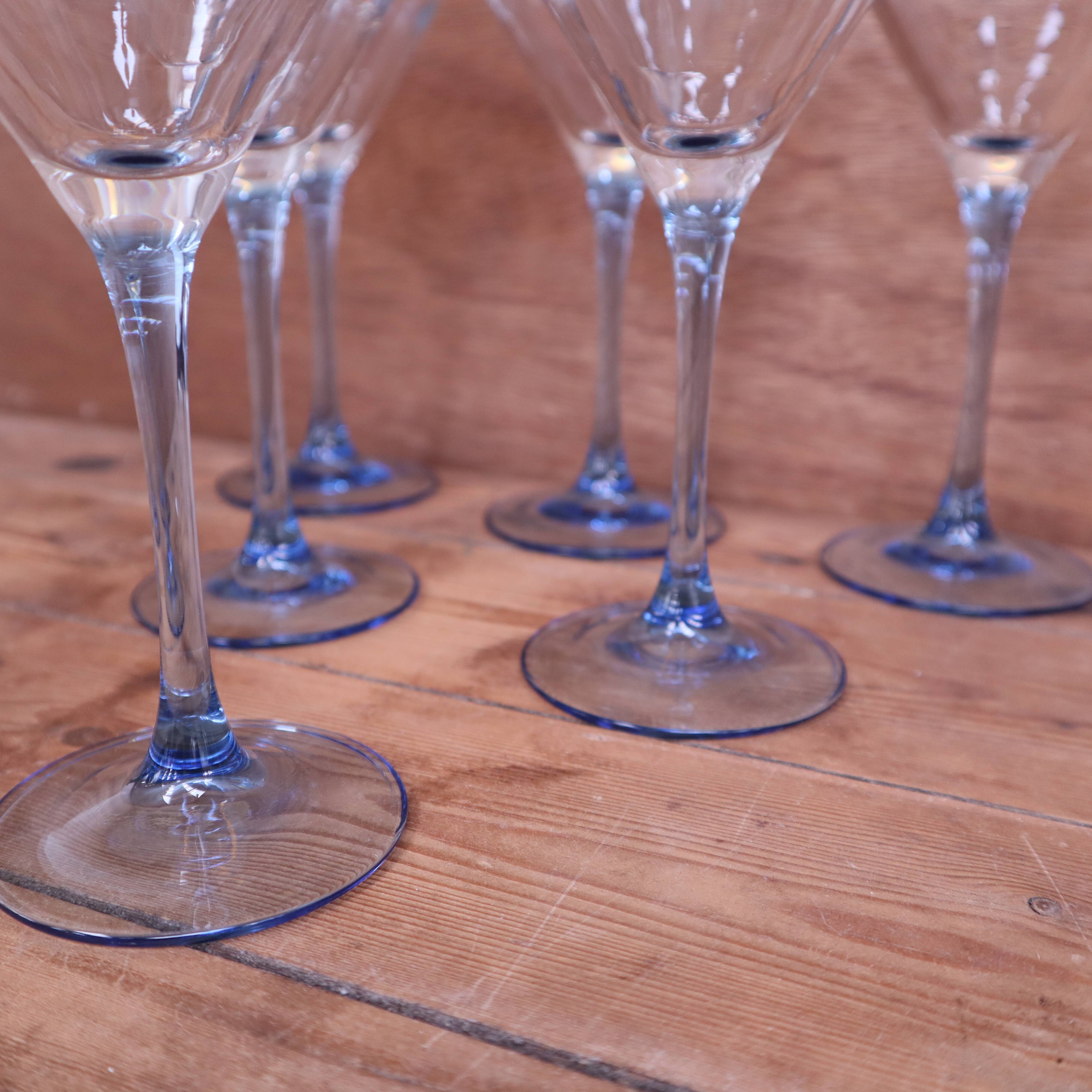 6 Luminarc cocktail glasses with azure blue stems.