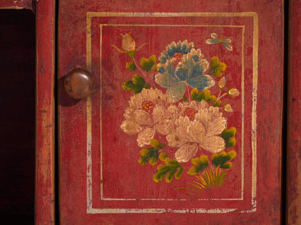 Meuble bas ancien en bois d’orme – Chine, vers 1900