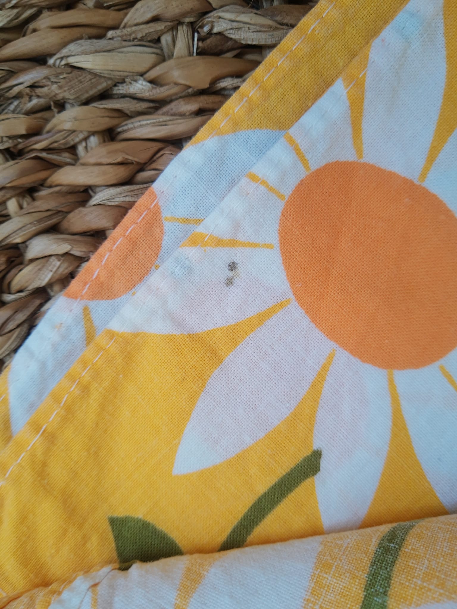Set yellow tablecloth marguerite pattern and 8 vintage napkins