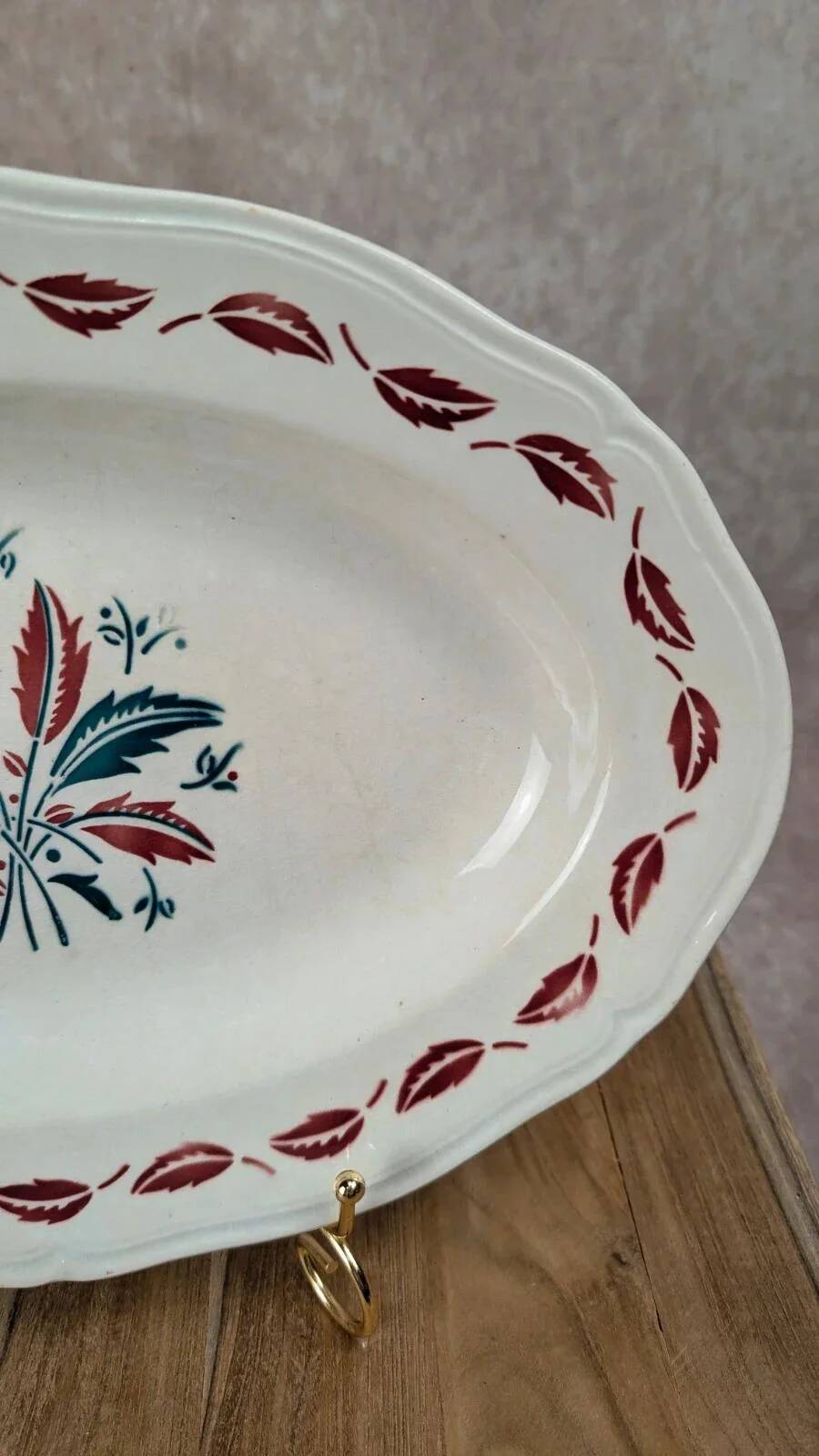 Oval plate L’amandinoise, model Auvergne