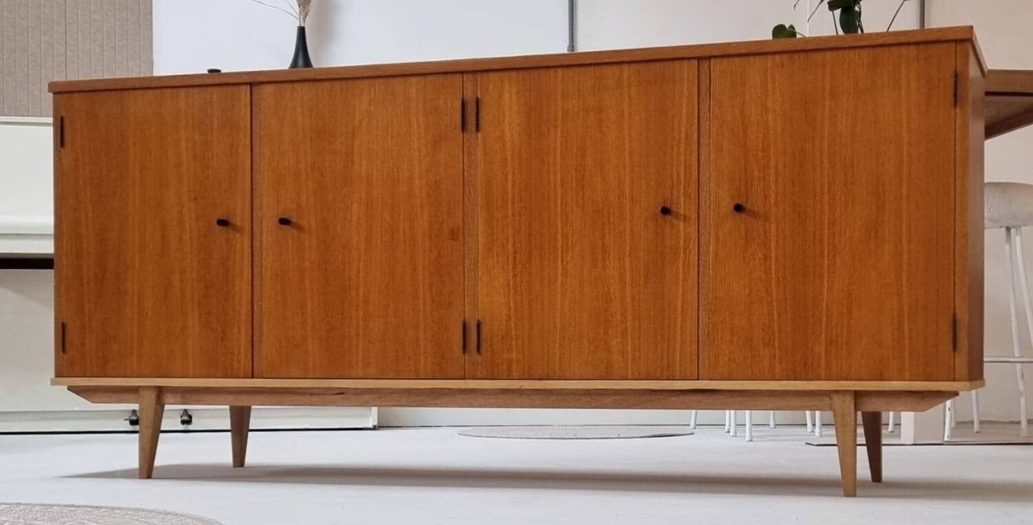 Buffet du milieu du siècle