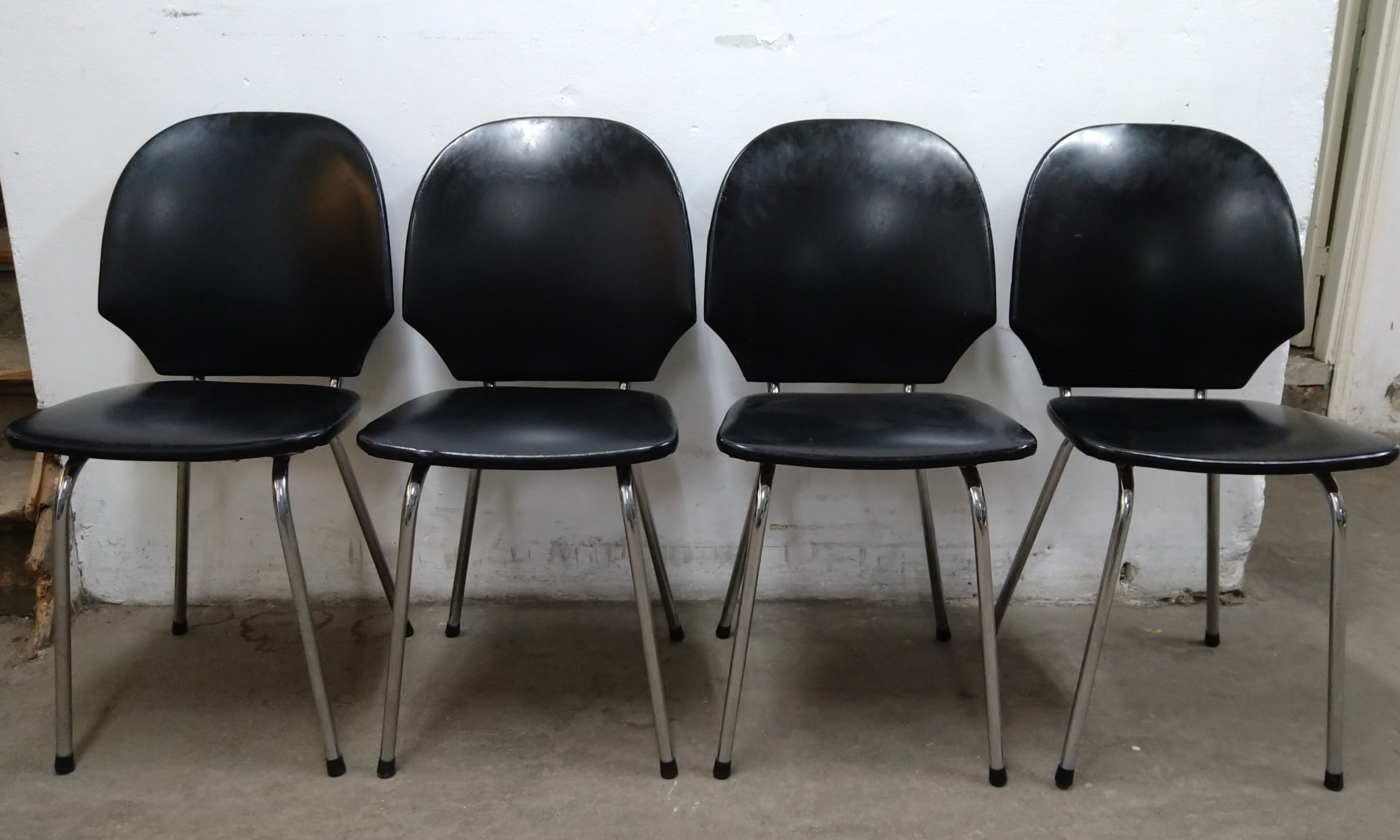 4 dining table chairs