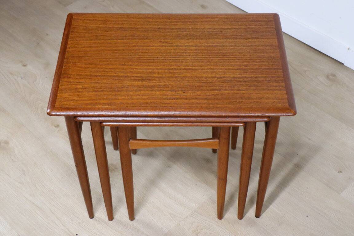 Tables gigognes scandinave en teck, 1960