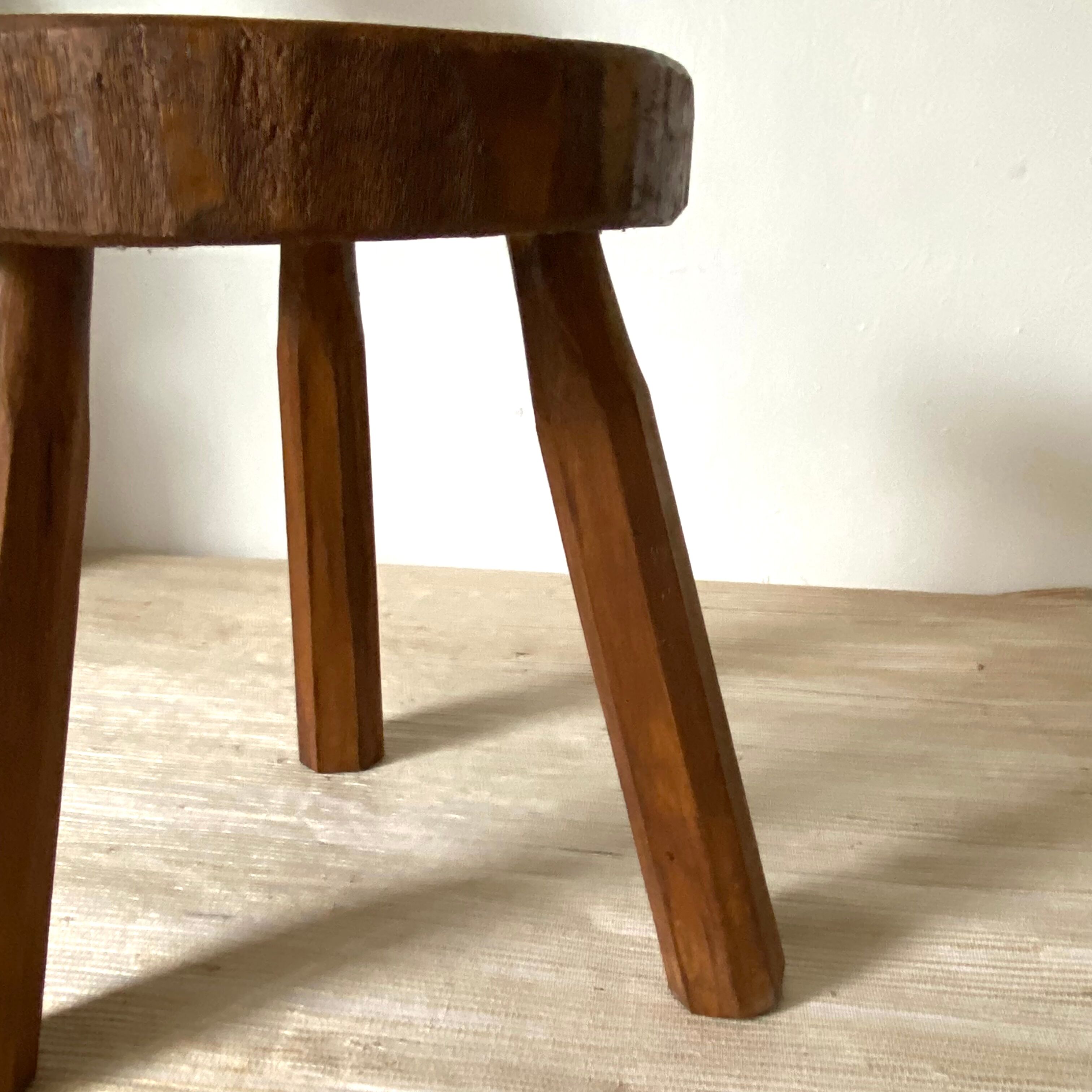 Tabouret en bois tripode ferme vintage