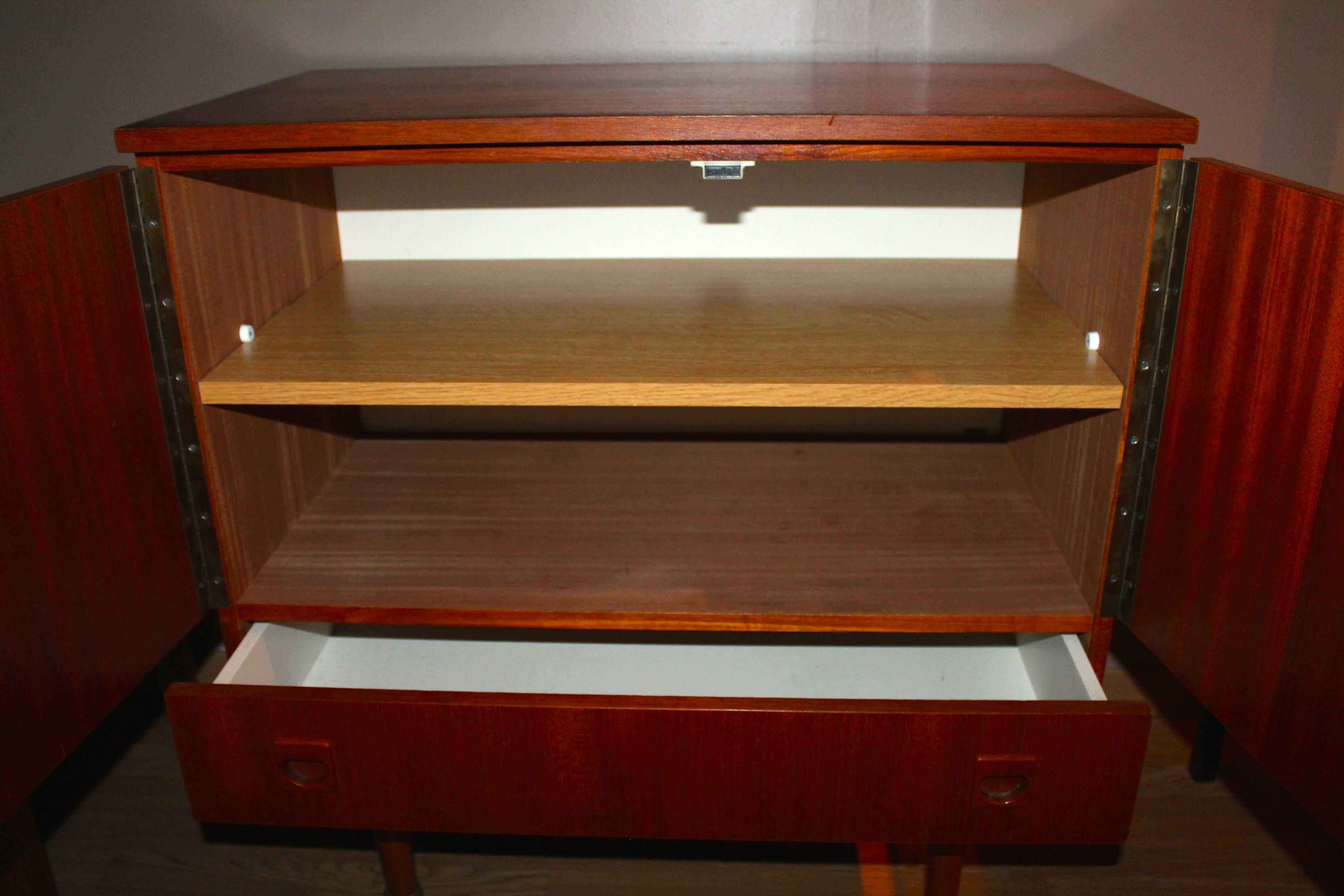 Tv stand wood  vintage 60'