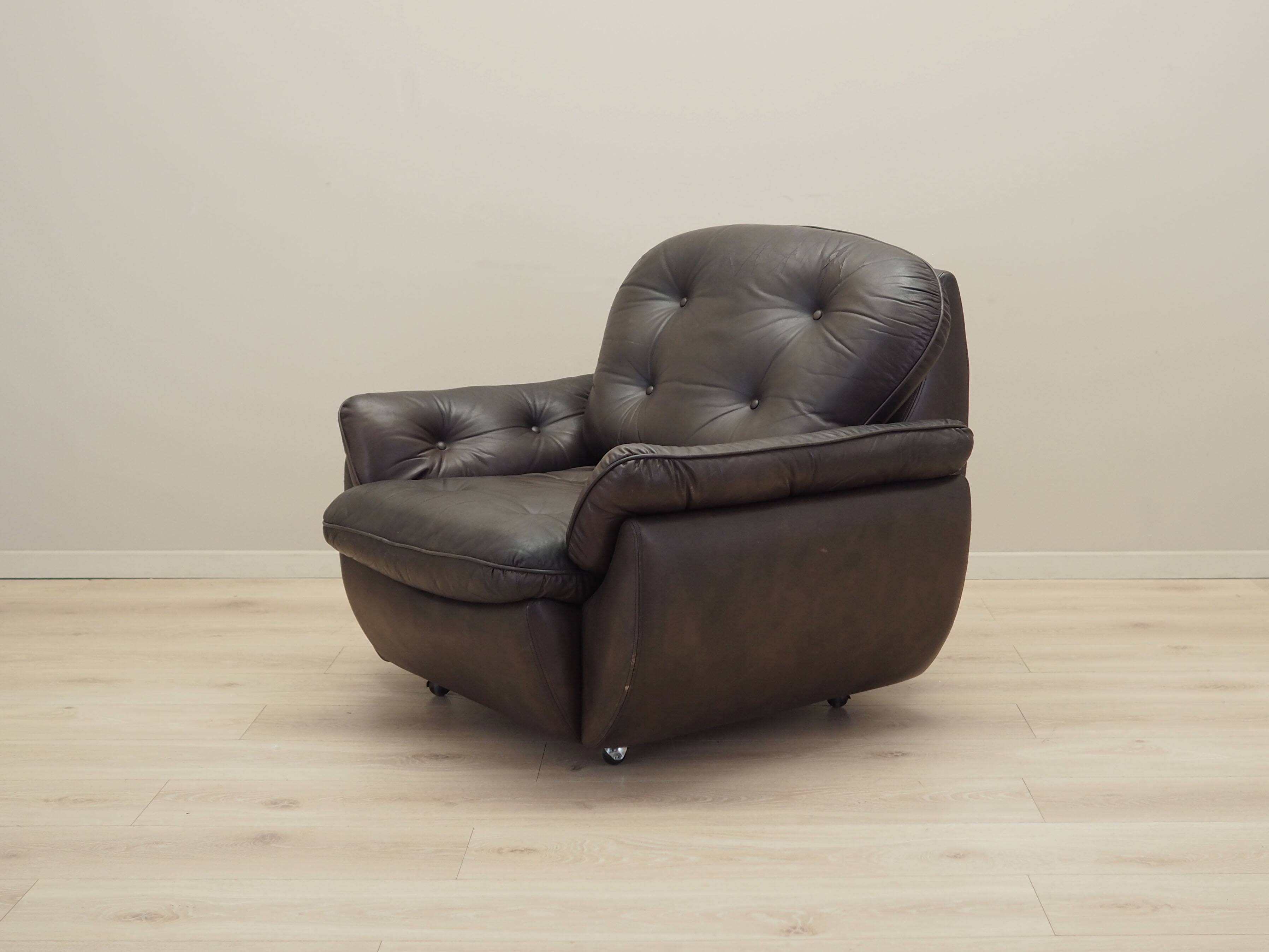 Armchair with castors, Italian design, 1970s, production: Italy