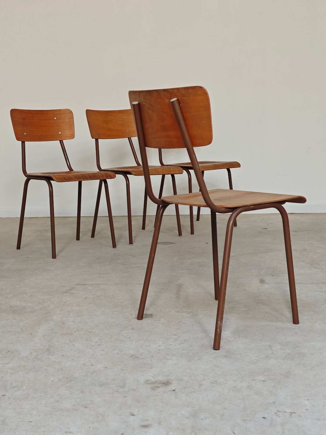 Lot de 35 chaises d'école tchèque Kovona style bistrot des