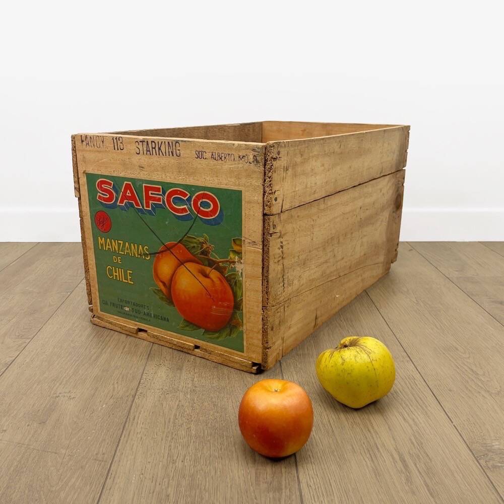 Wooden crate transporting apples safco chile 1959