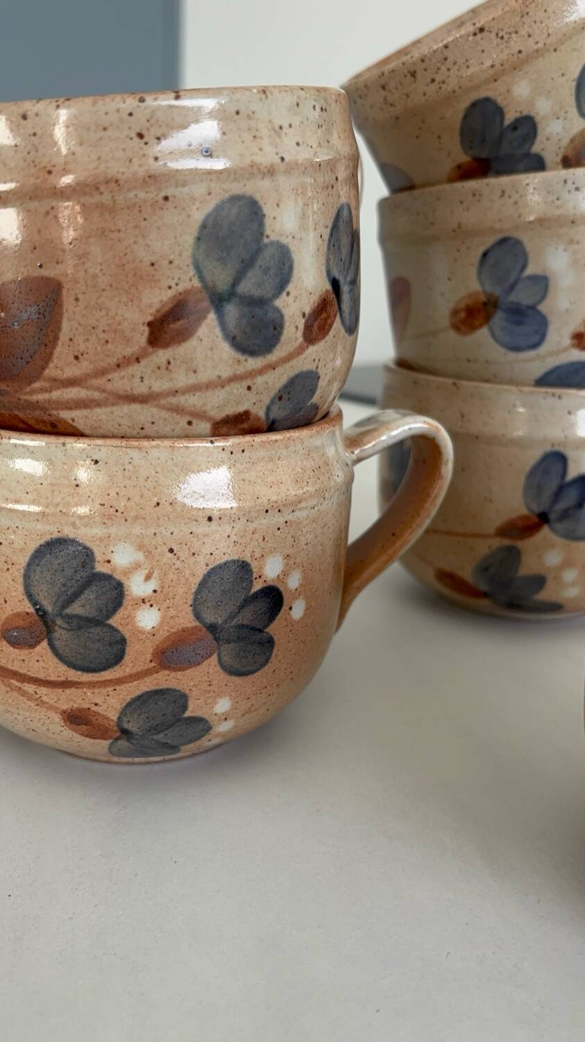 Set of 2 large vintage stoneware mugs from Atelier du Marais – Flower mugs
