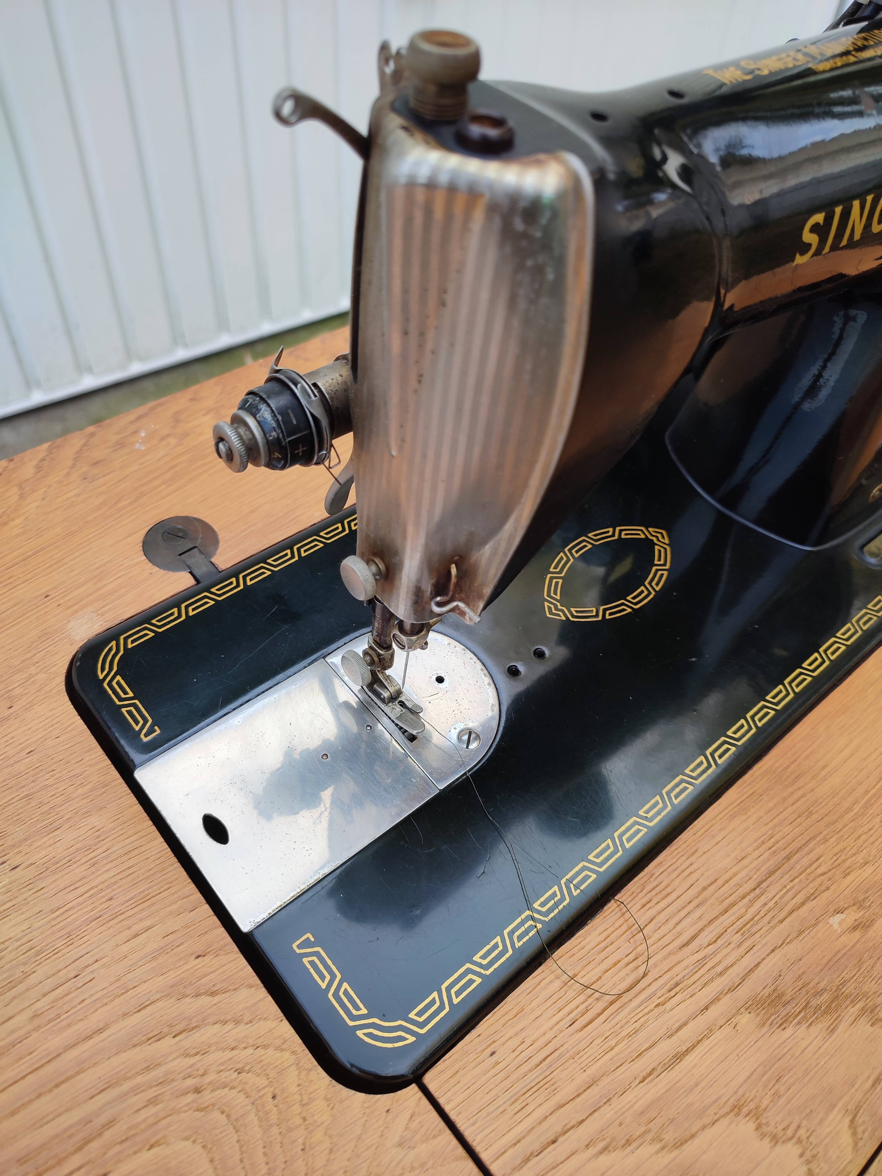 Sewing desk foot compass machine singer