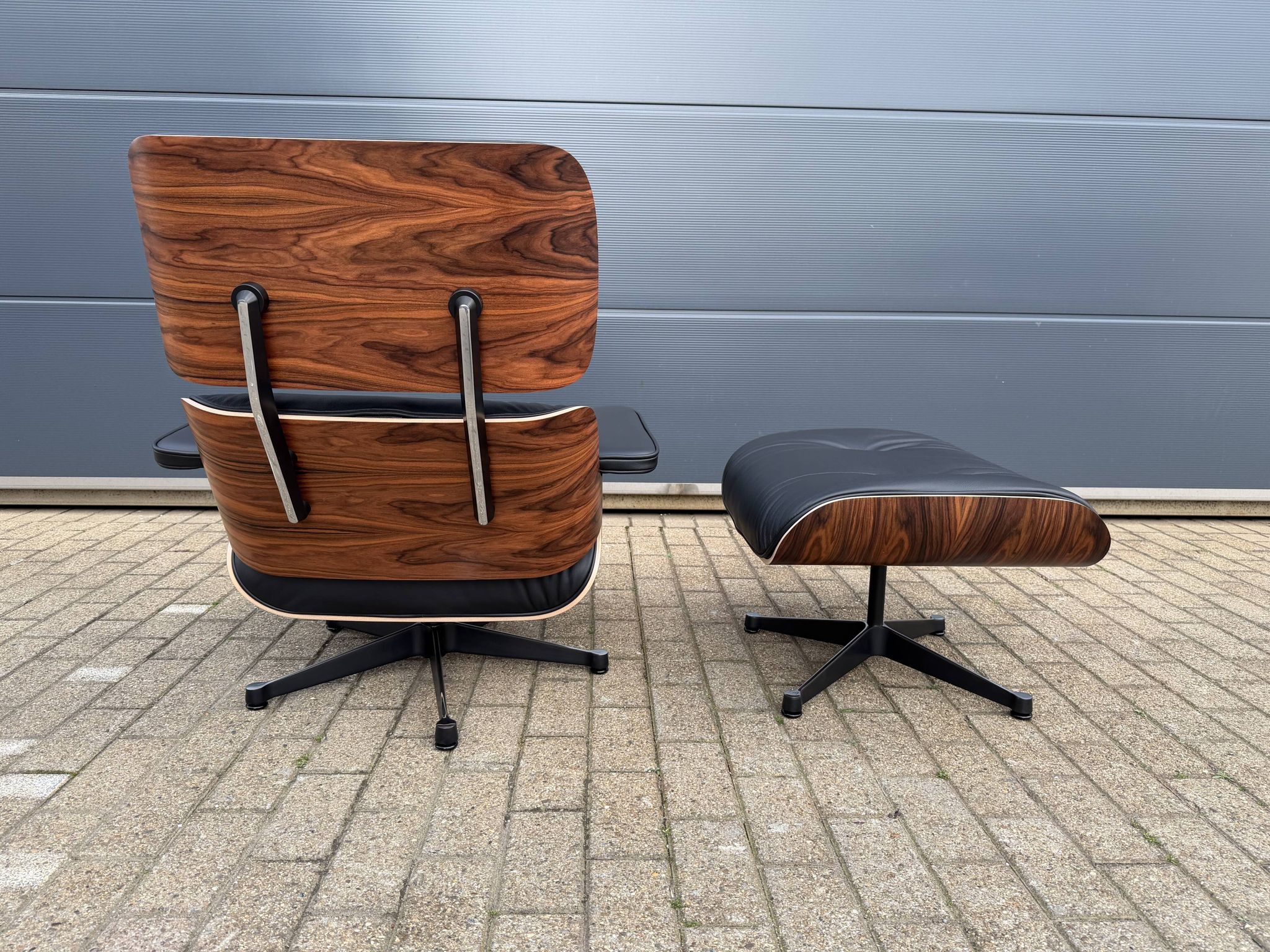 Vitra Eames Lounge chair XL + Ottoman, Zwart leder & Santos Palissander