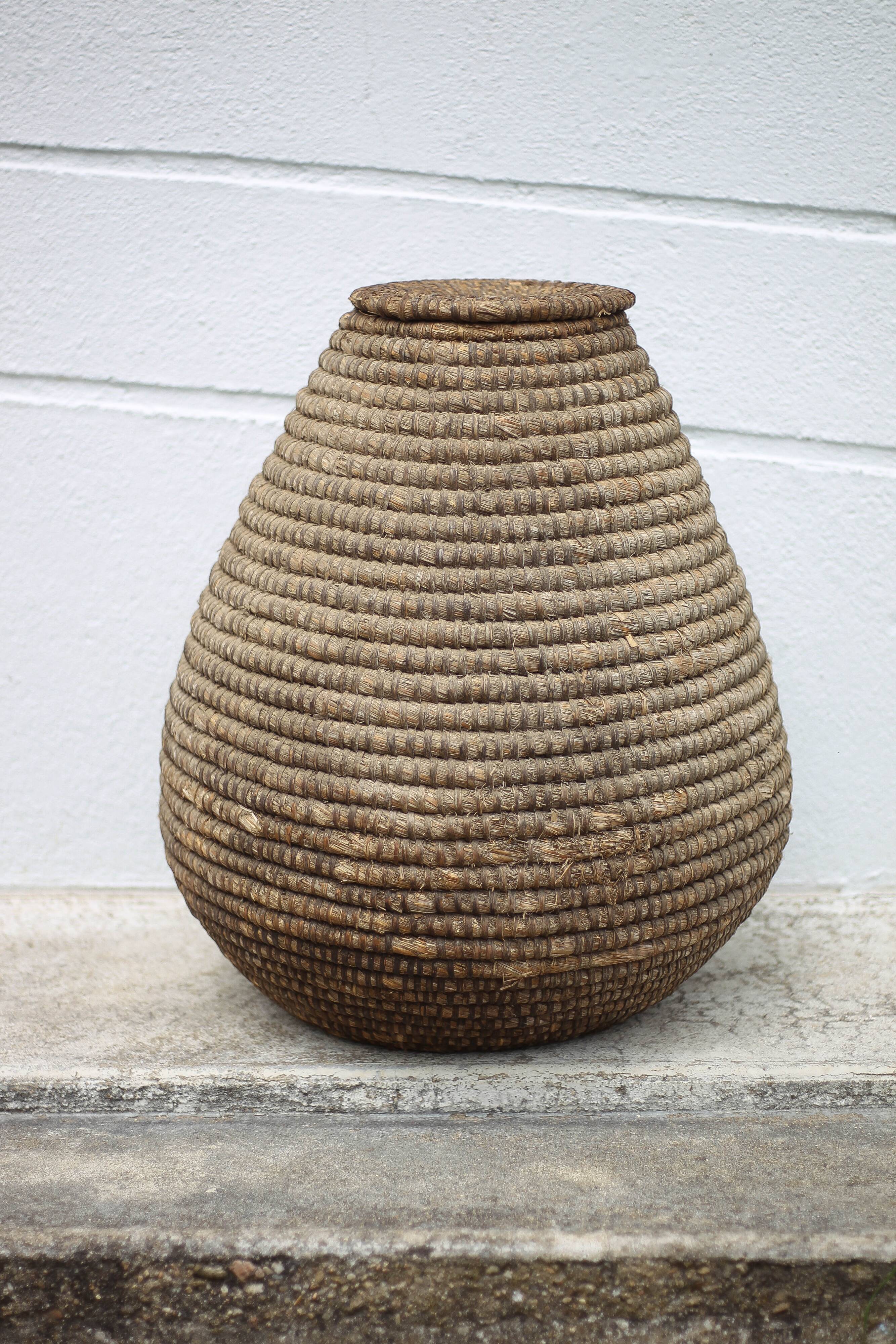 Large old basket with lid, burgundy straw and bramble, woven basket