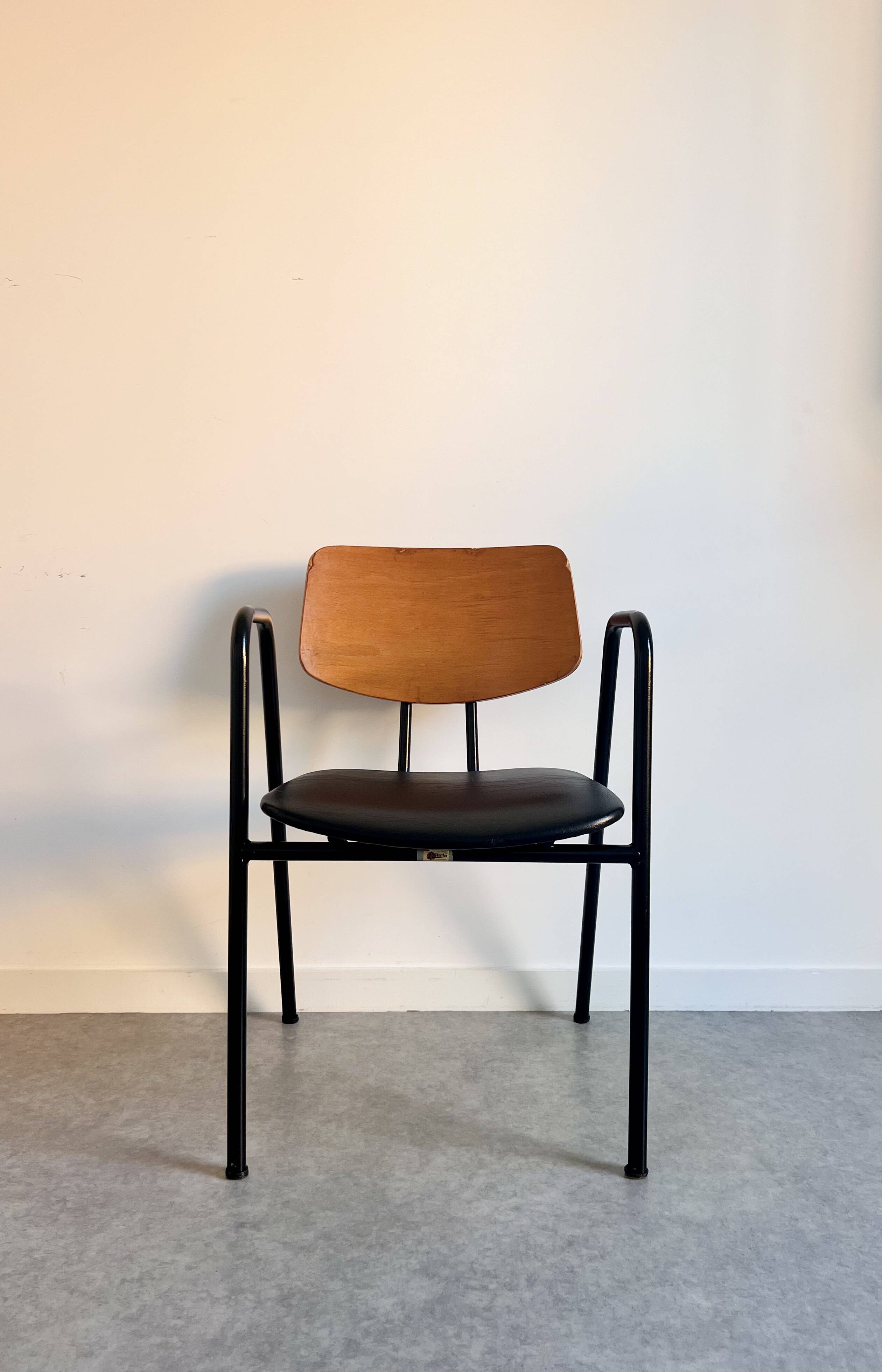 14 vintage Stella chairs