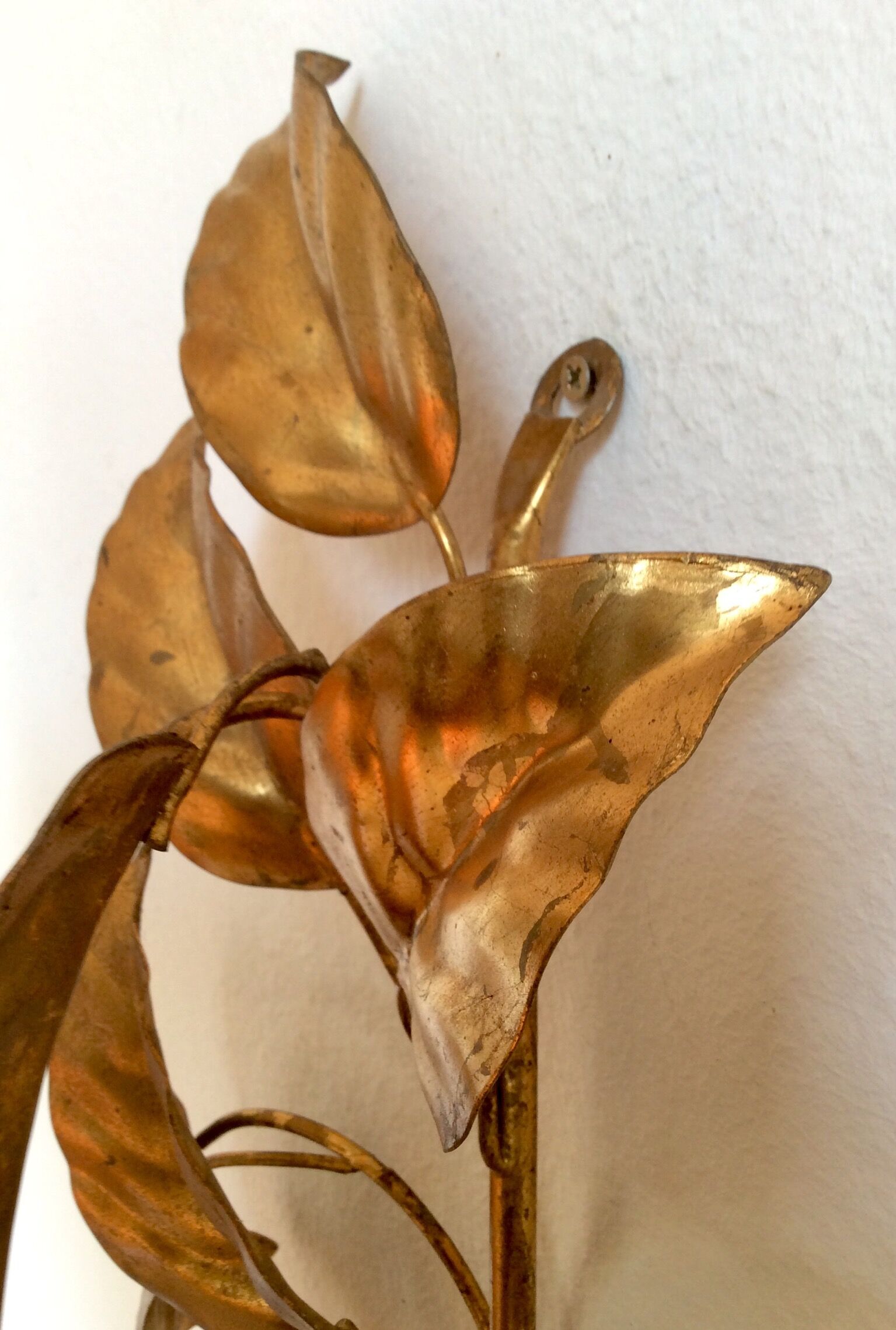 Apply gold metal sheets, Hans Kolg