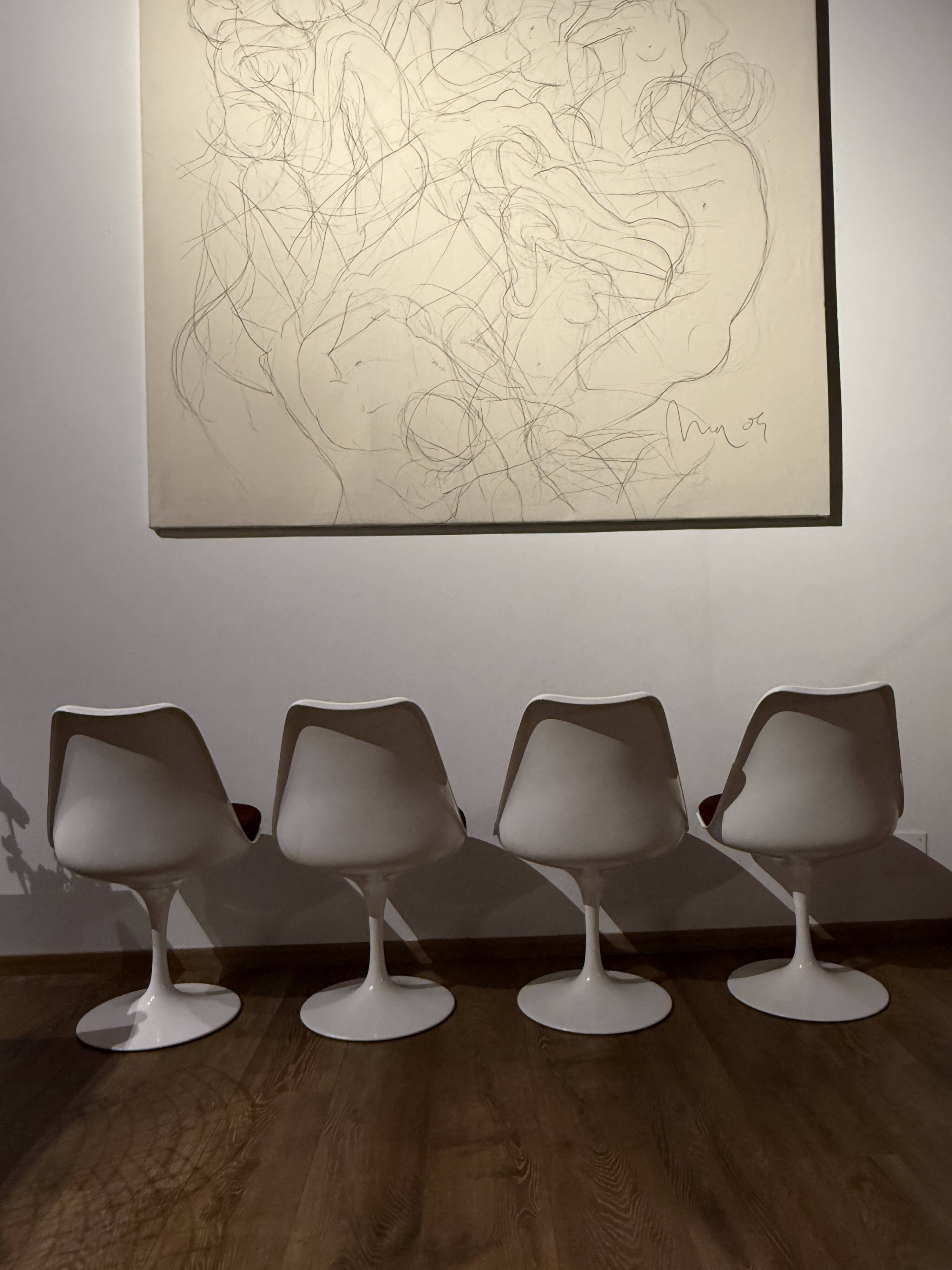 Set of 4 Knoll tulip chairs