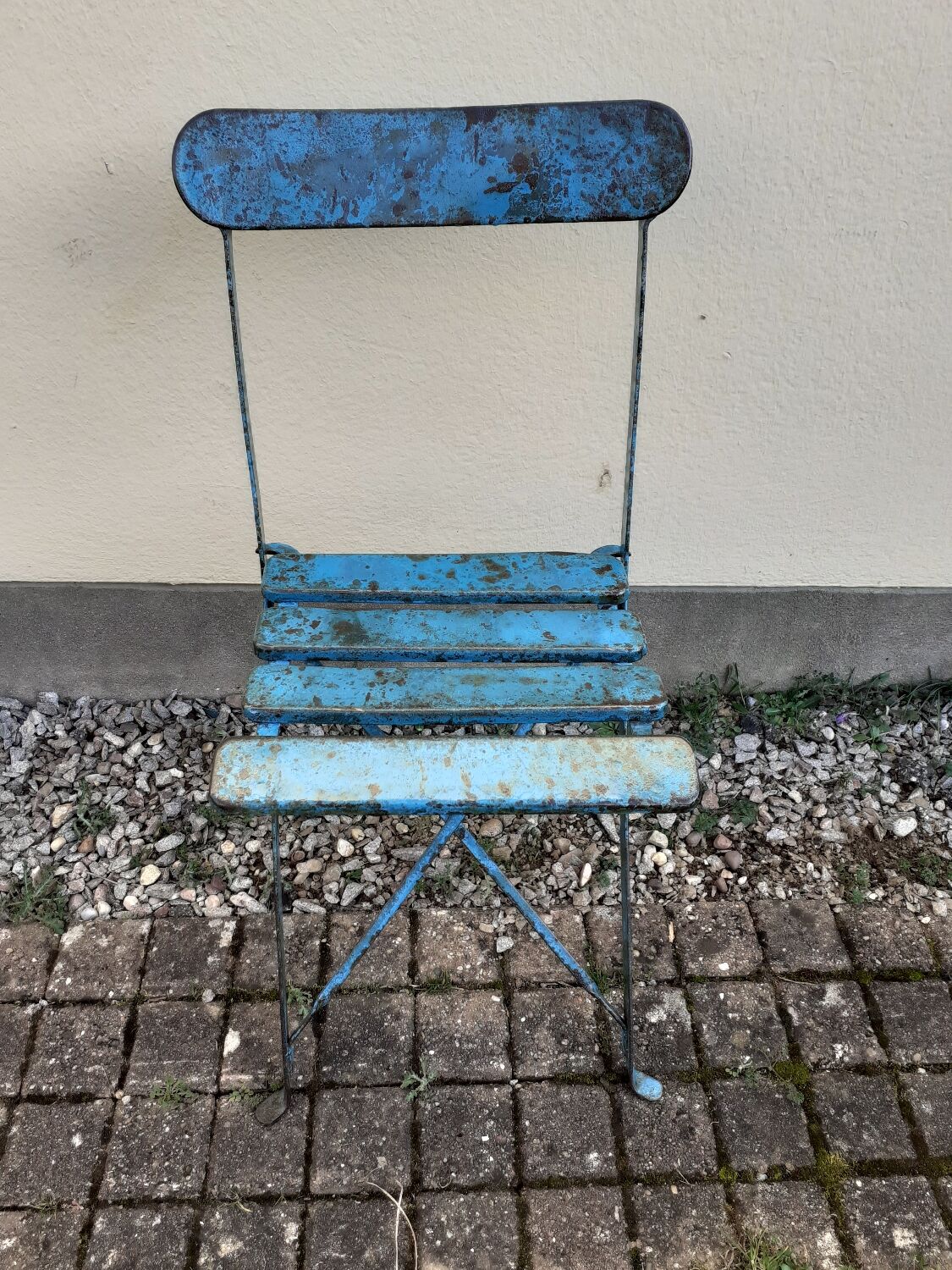 Folding brasserie chair