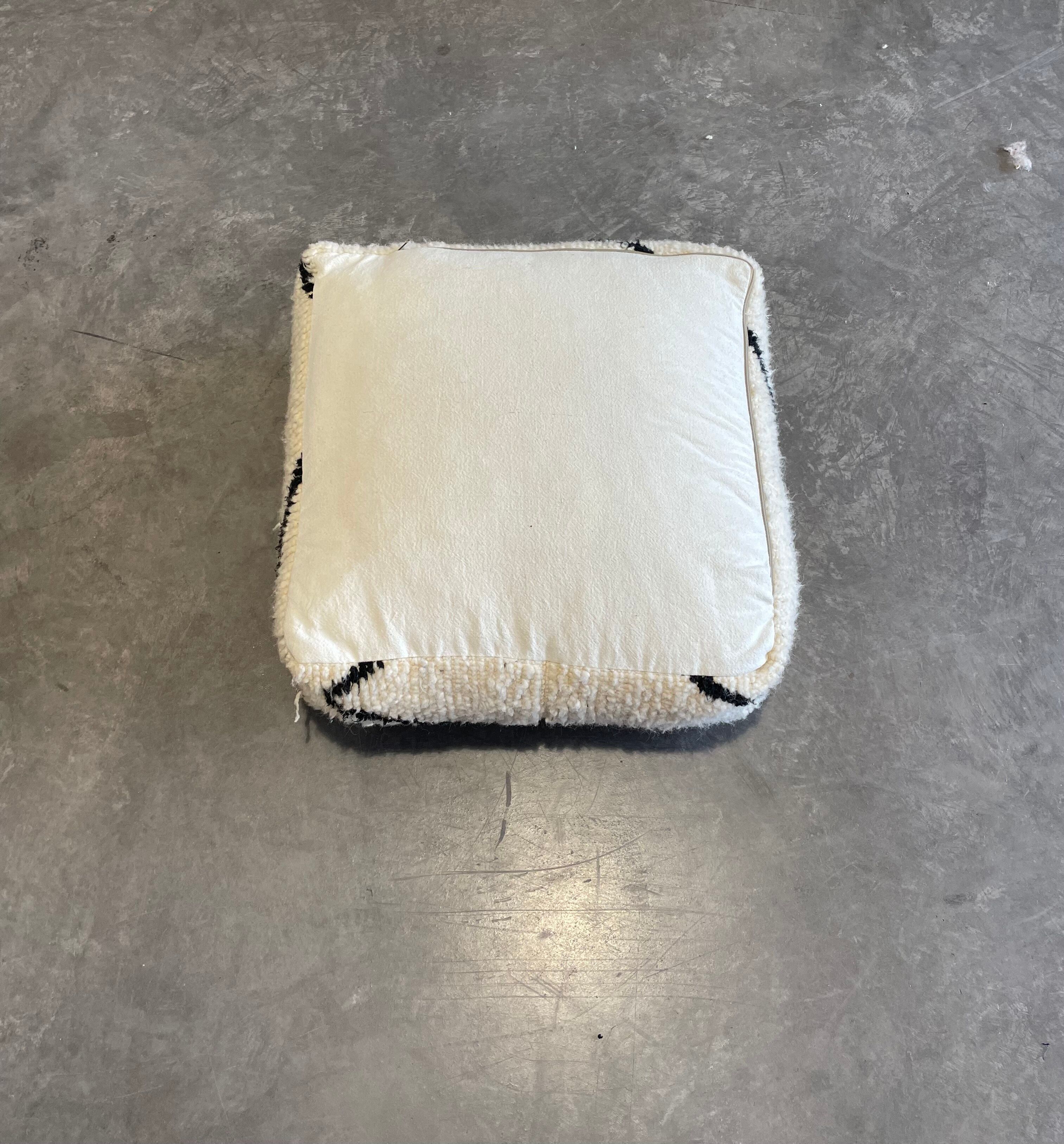 Moroccan berber pouf of sol Beni Ouarain