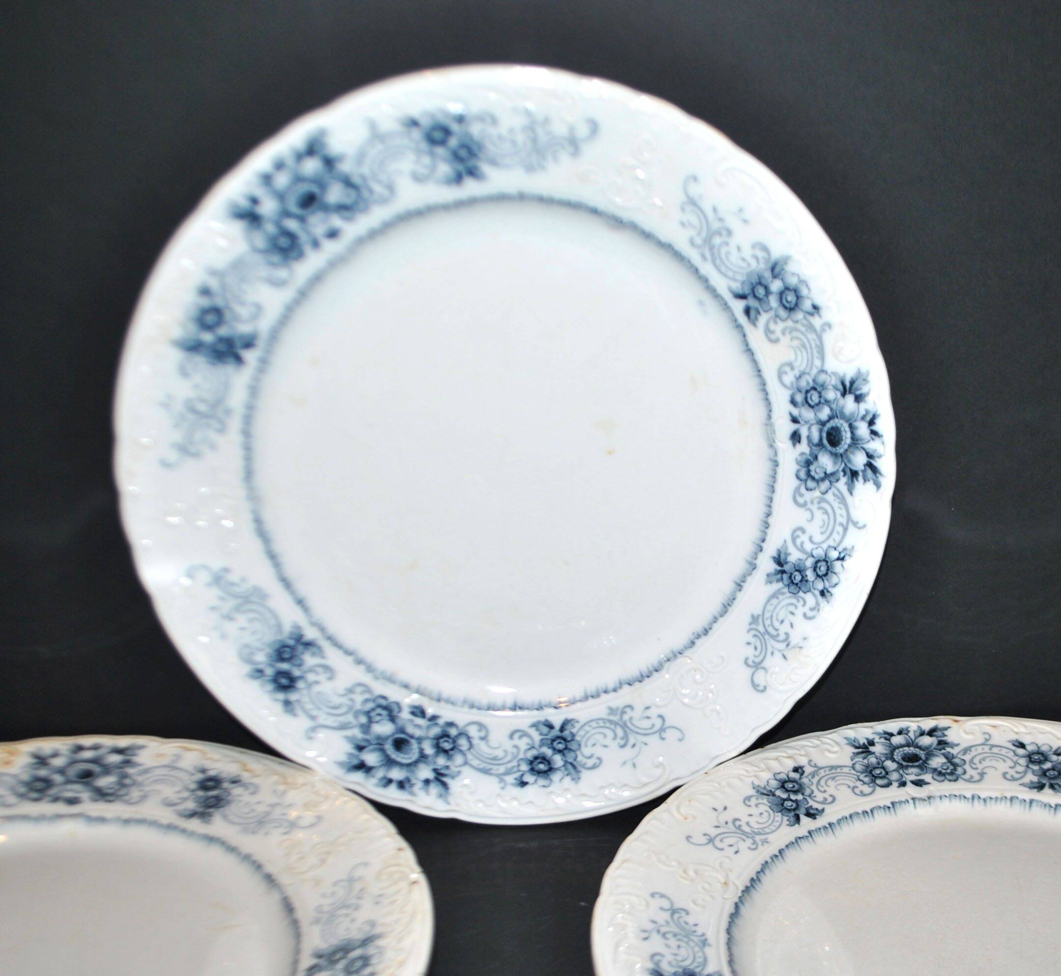 Sarreguemines set of 4 antique Aïda flat plates in earthenware from Sarreguemines U&C 19th century.