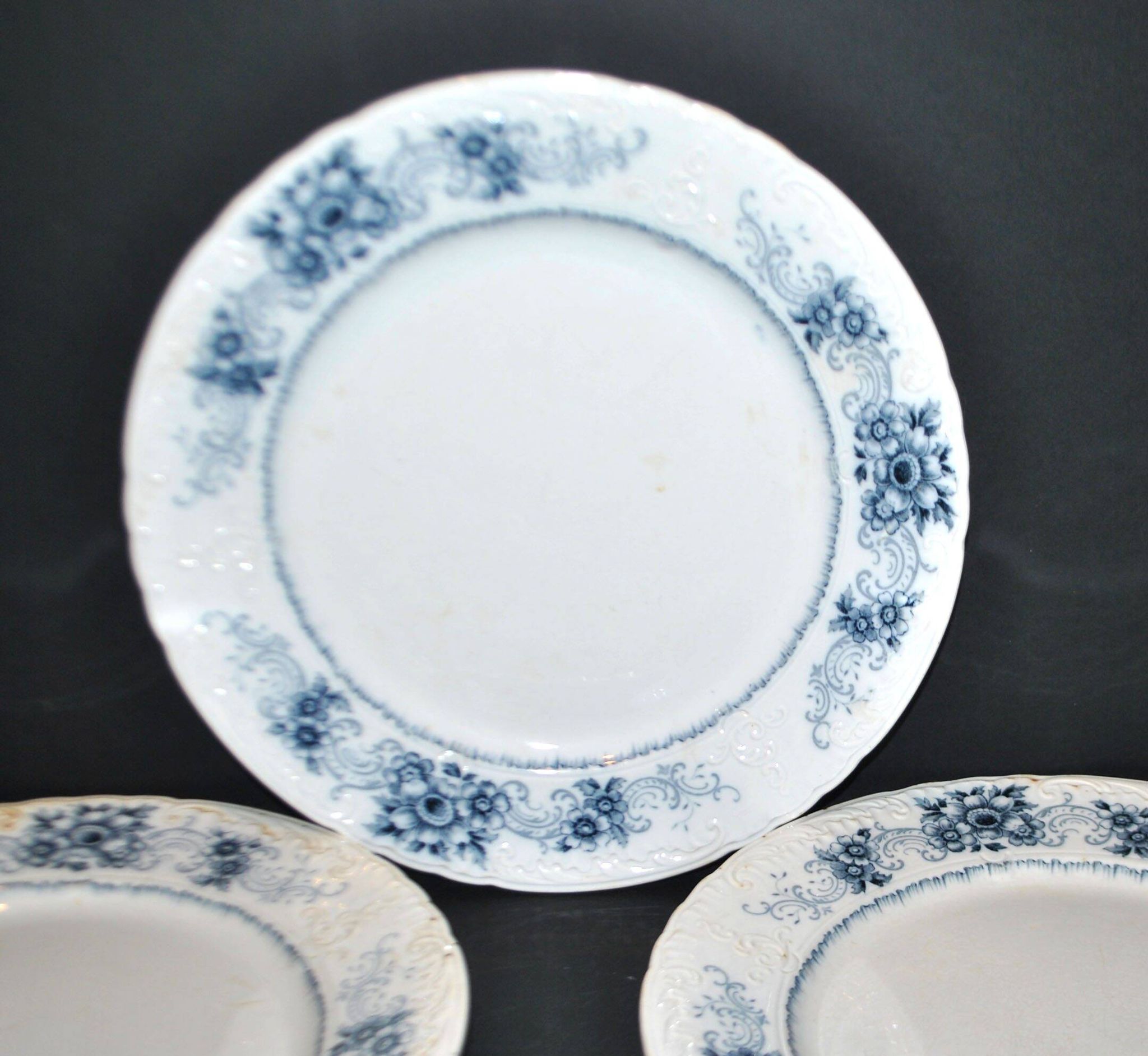 Sarreguemines set of 4 antique Aïda flat plates in earthenware from Sarreguemines U&C 19th century.