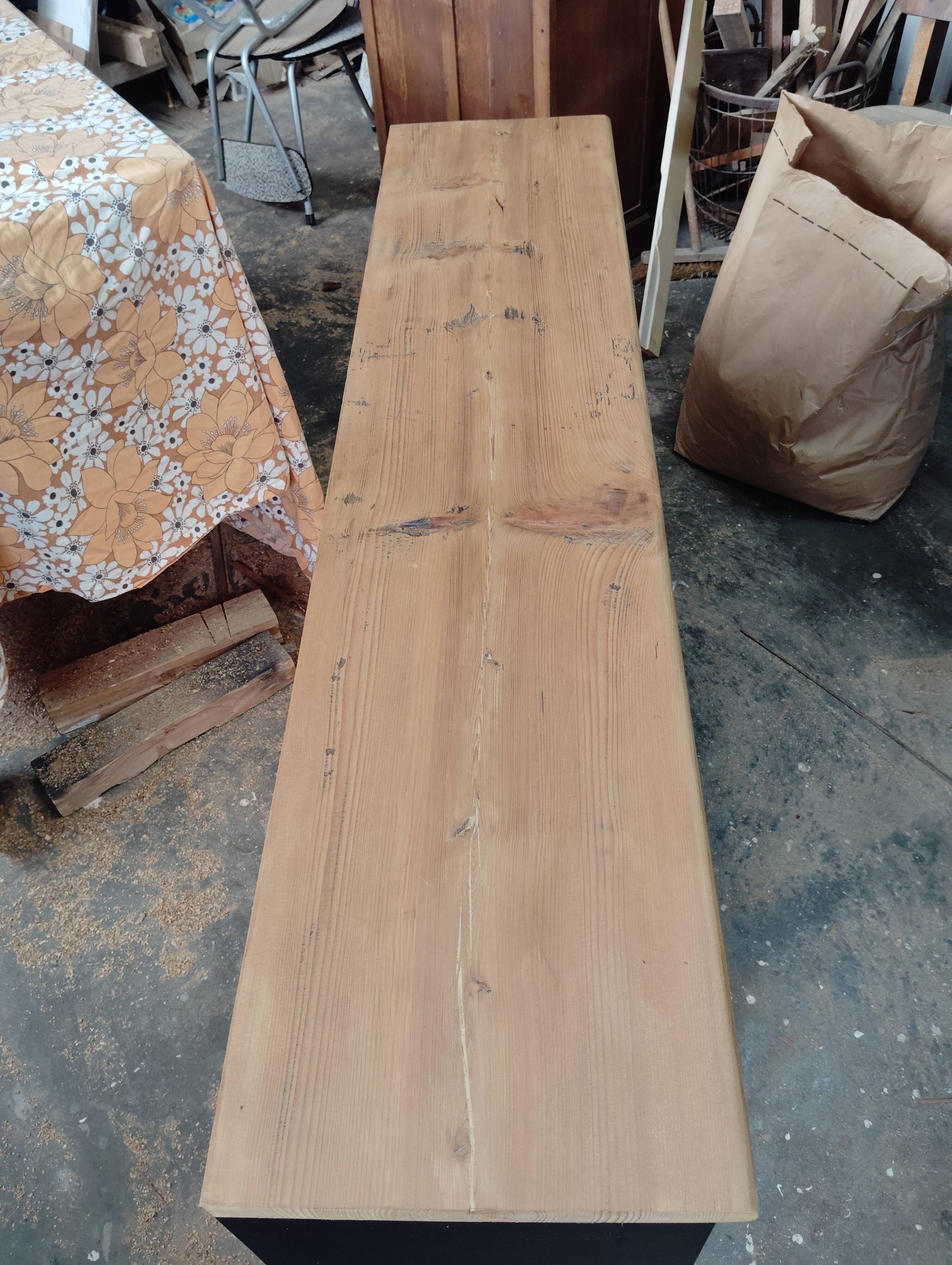 Sliding workbench with shallow depth