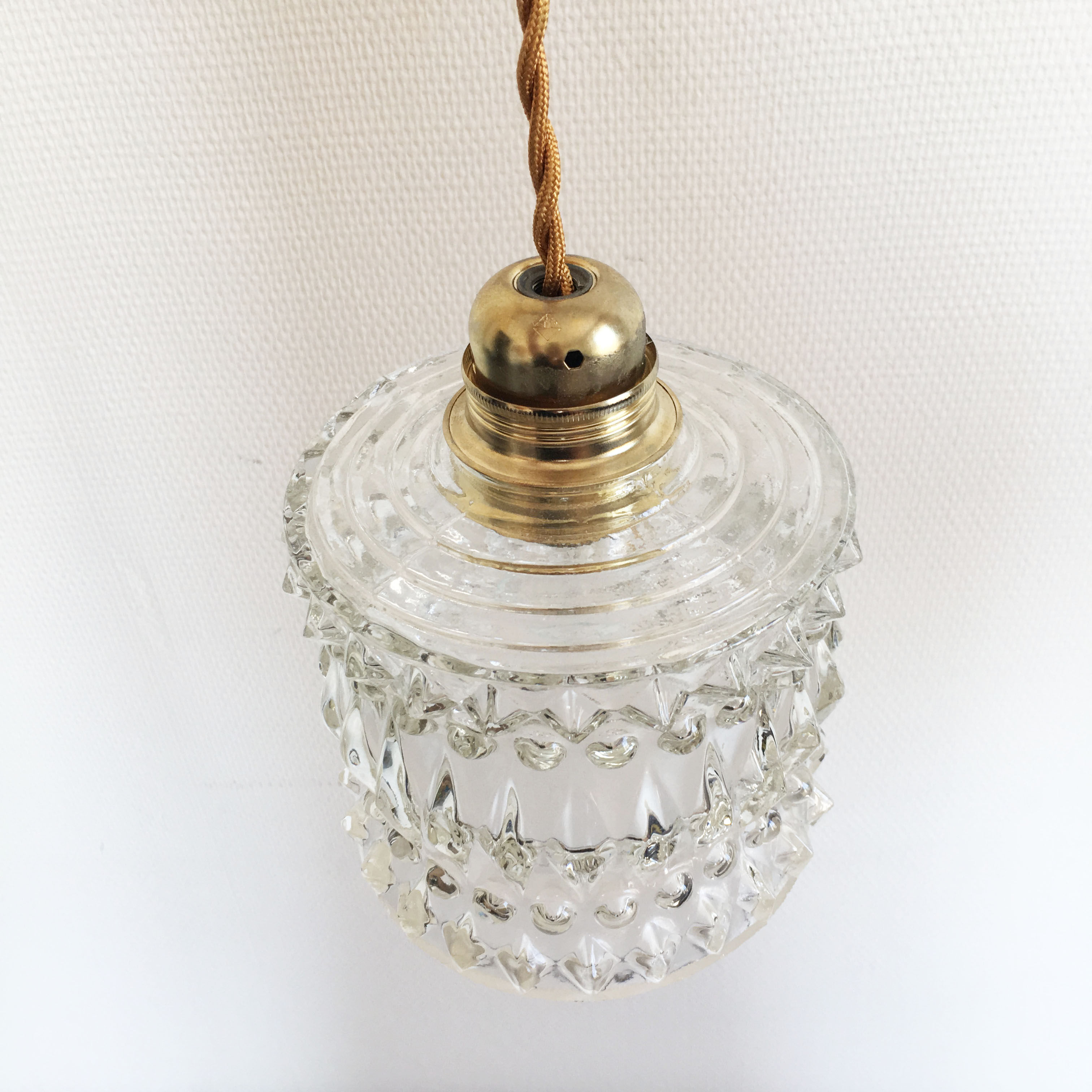 Suspension made with a vintage glass globe
