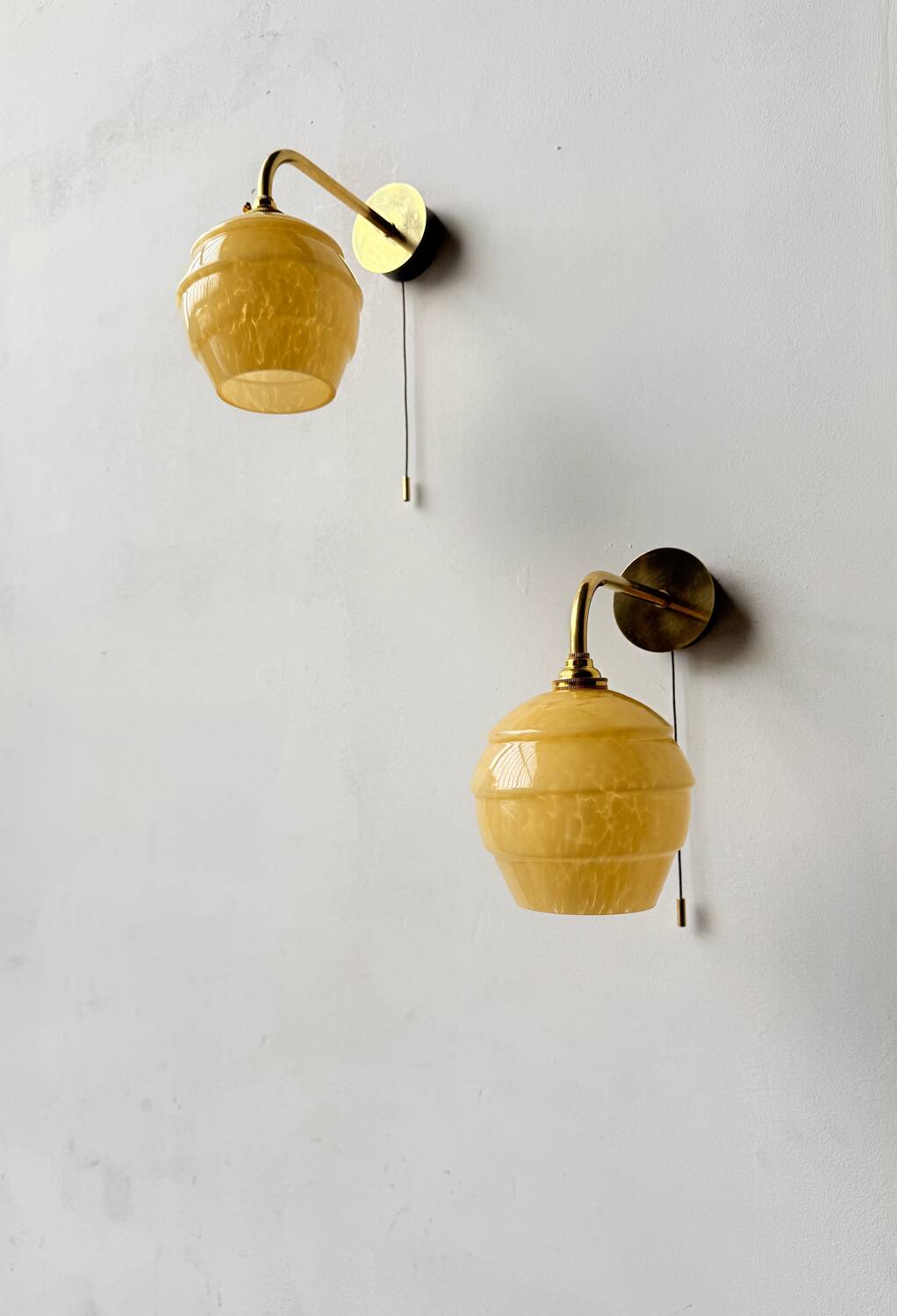 Vintage wall lamp with pull switch