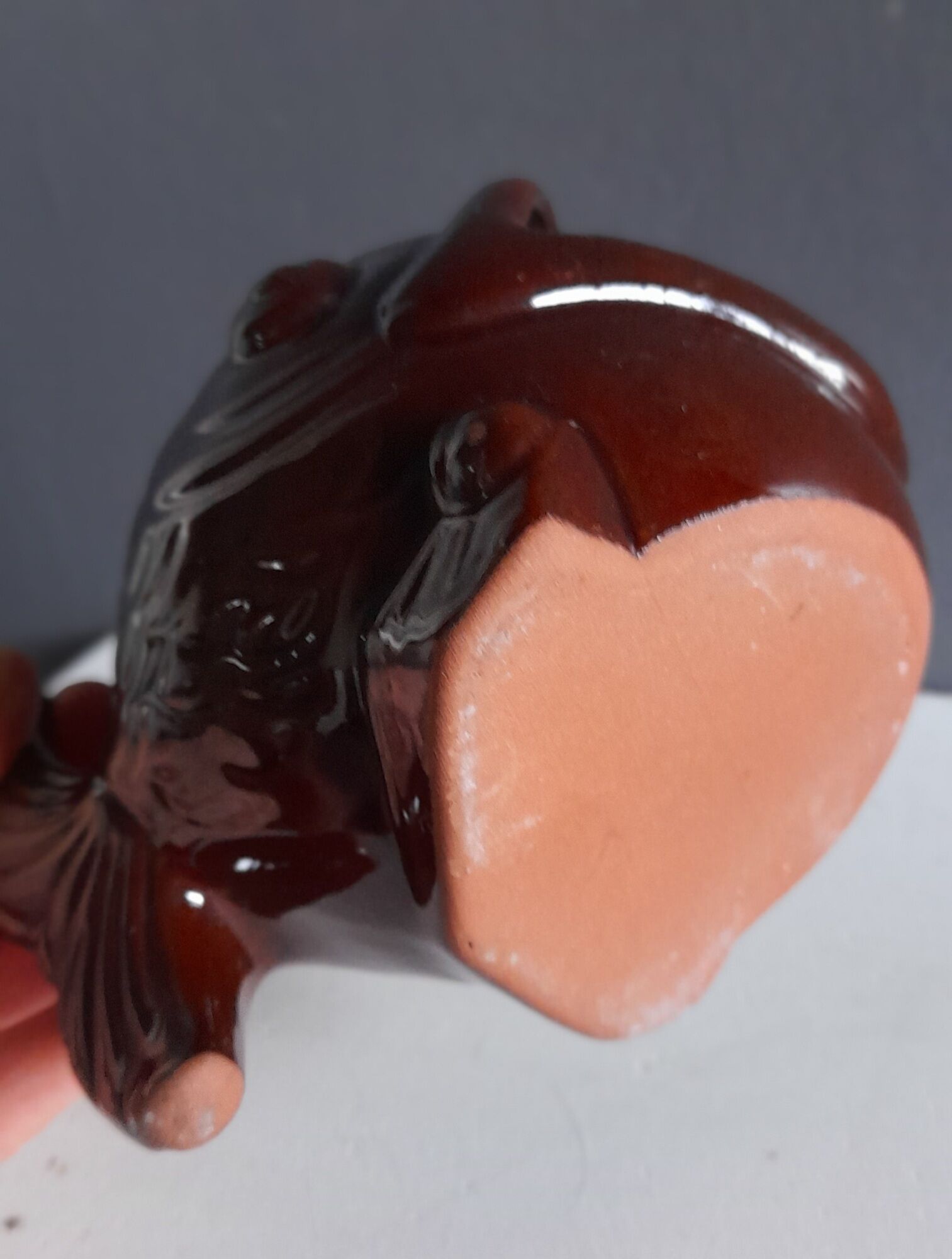 Cendrier poisson, céramique émaillée marron, art deco des années 40-50