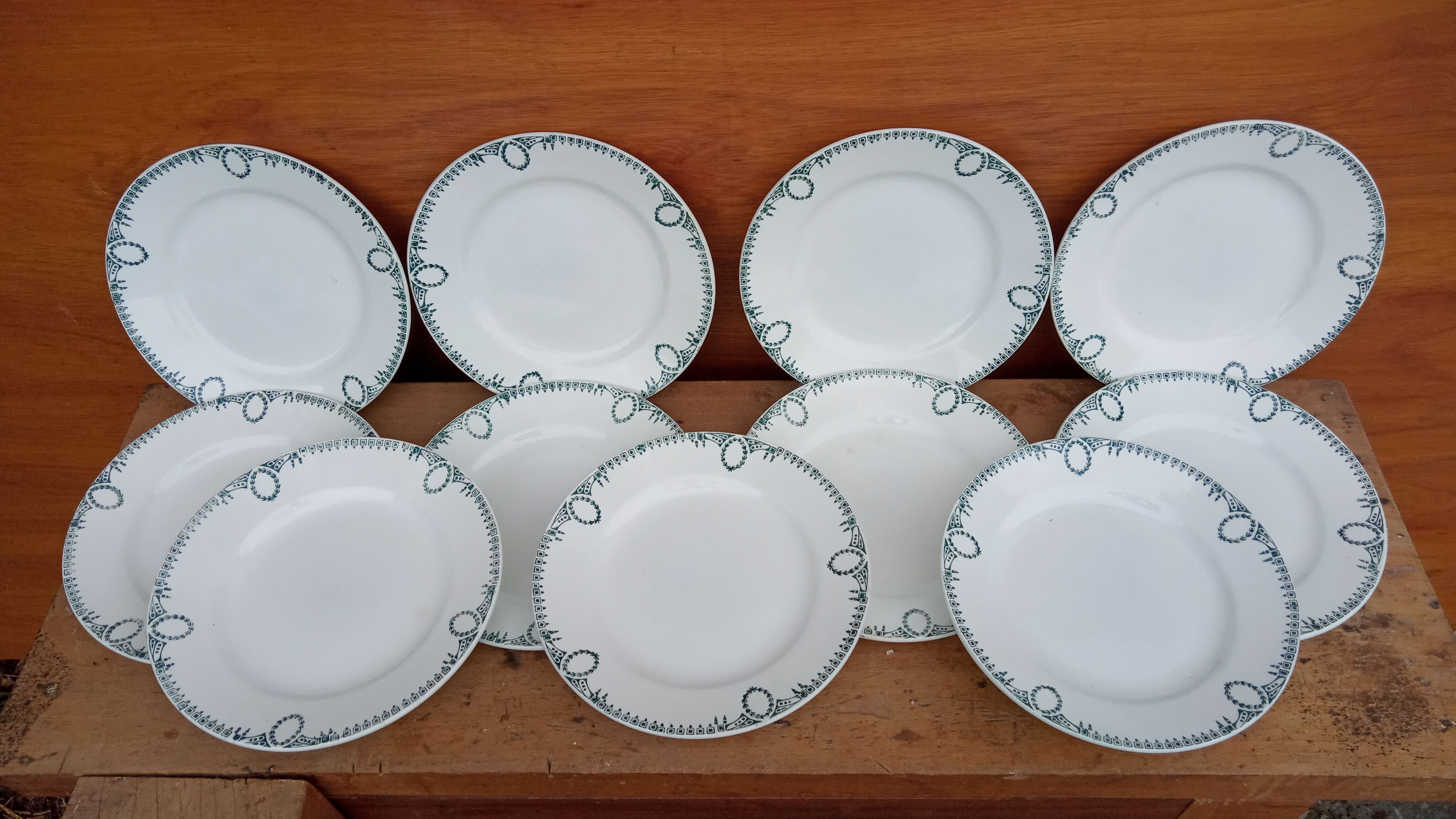 Eleven plates of Saint Amand
