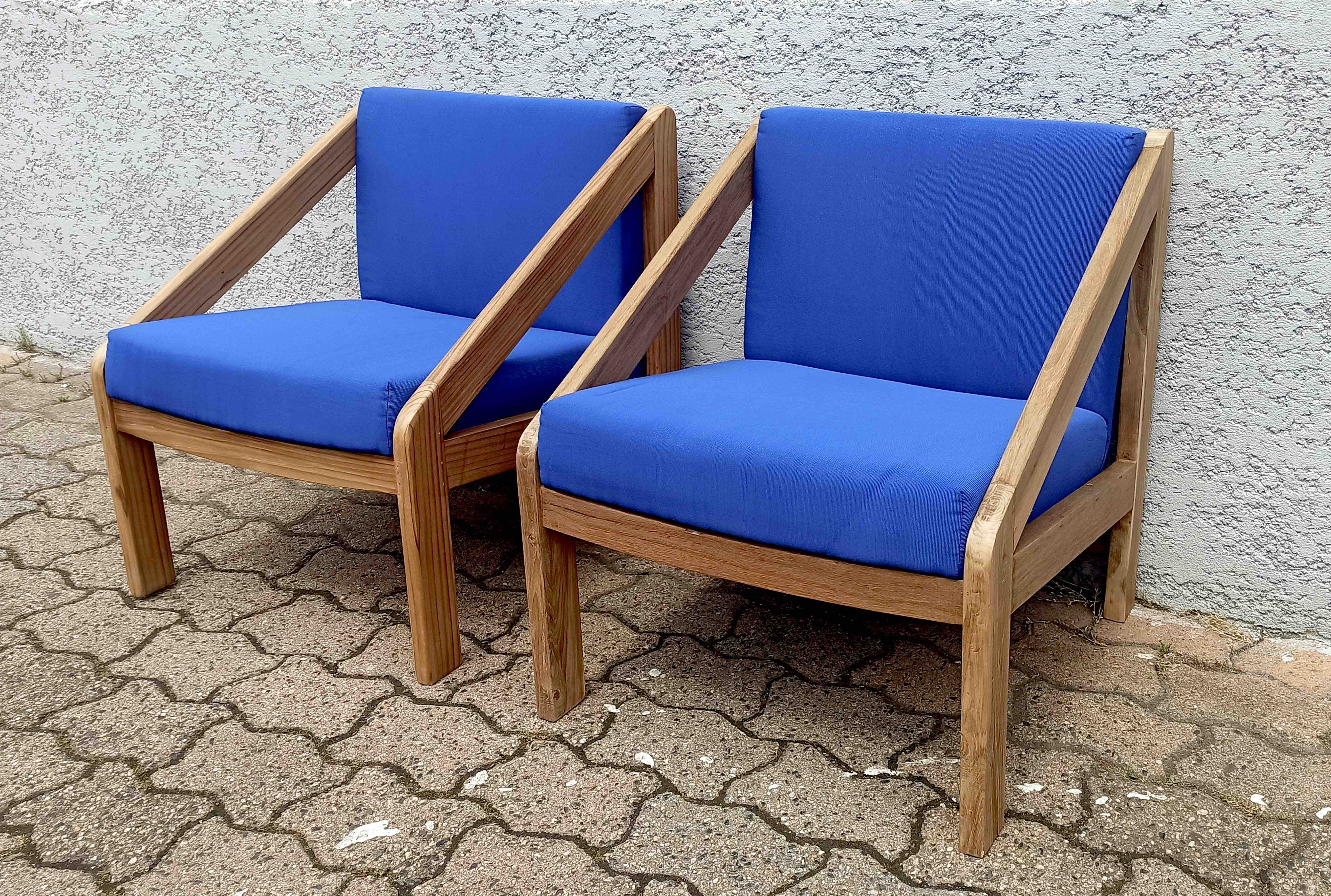 Paire de fauteuils années 70