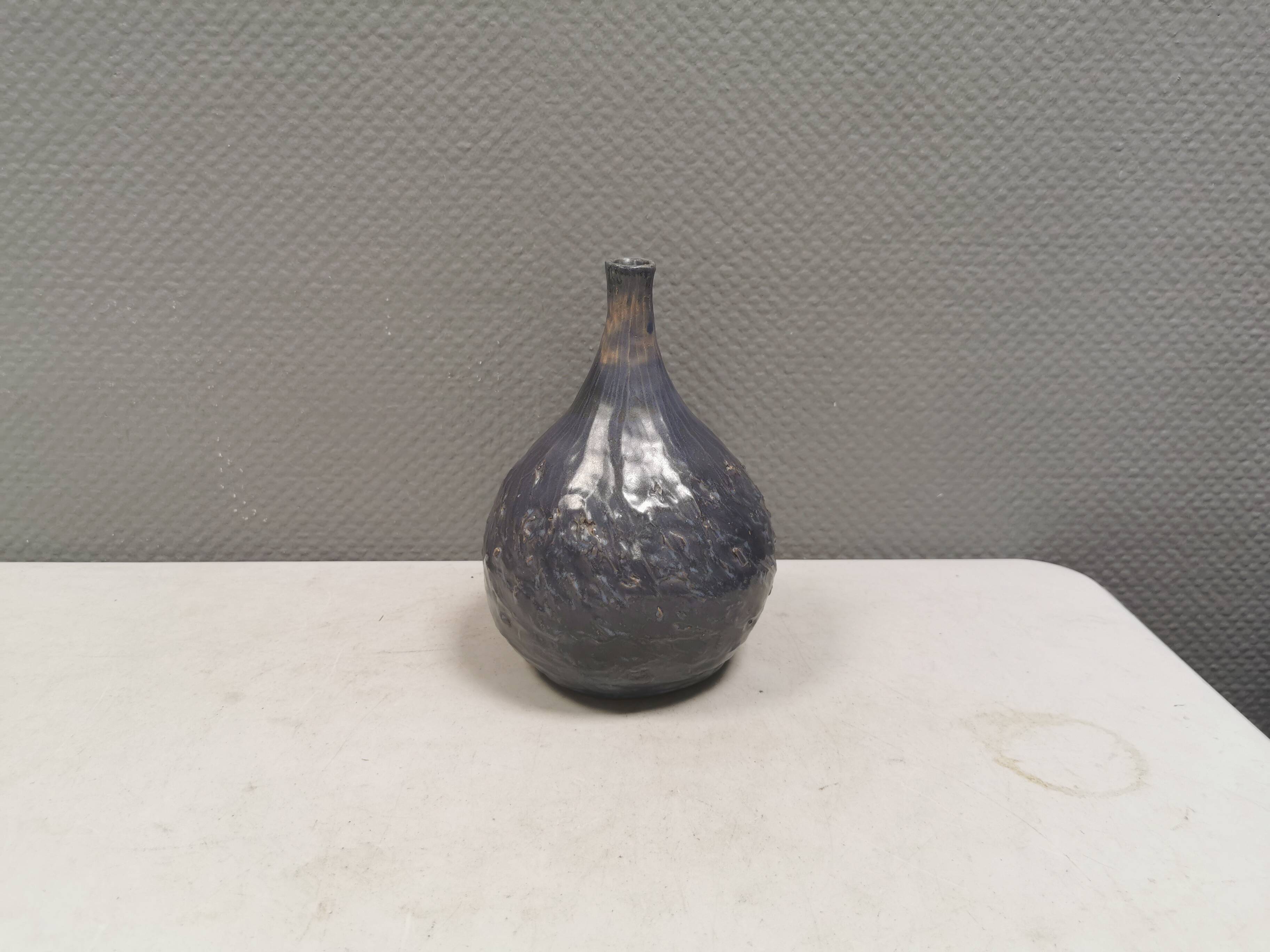 Vase Pauline Toynbee, Émail en cristal bleu texturé, forme organique, années 1980